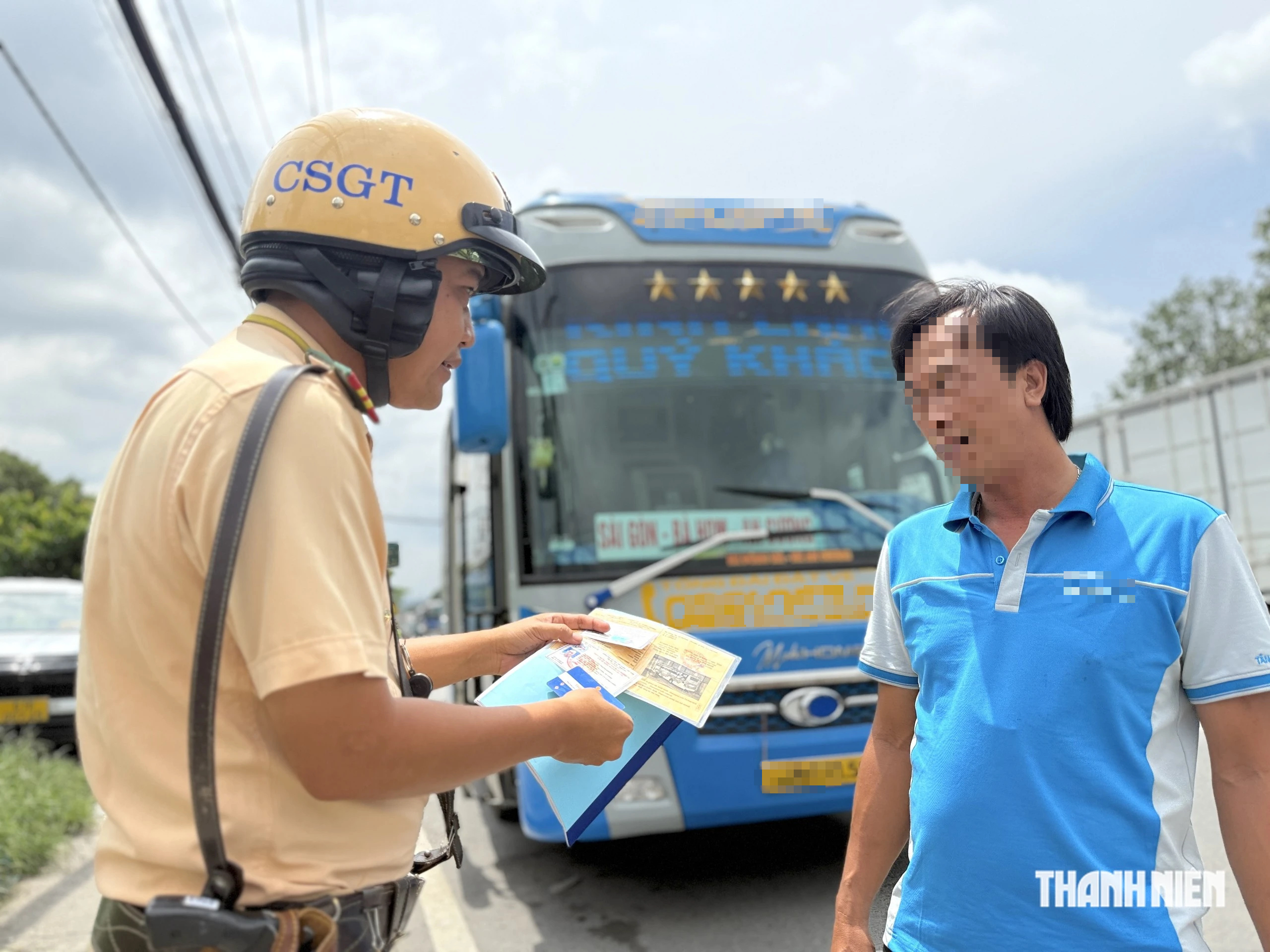 Khách không thắt dây an toàn, tài xế đã nhắc vẫn bị phạt: Tài xế có oan? - Ảnh 3.