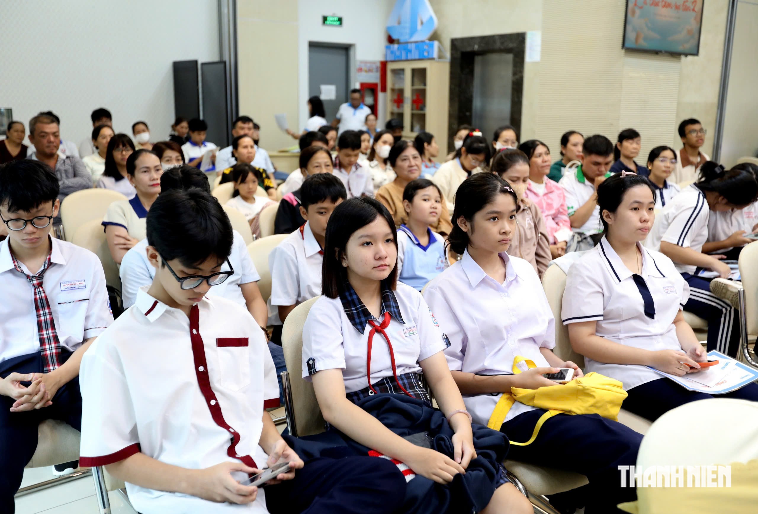 L&aacute; thư x&uacute;c động gửi anh trai: 'Mong ng&agrave;y n&agrave;o đ&oacute; anh lại được đến trường' - Ảnh 1.