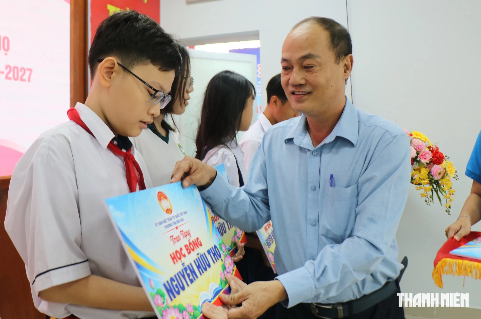 TP.HCM: Tiếp sức học sinh đến trường, hỗ trợ nông dân liên kết sản xuất  - Ảnh 1.