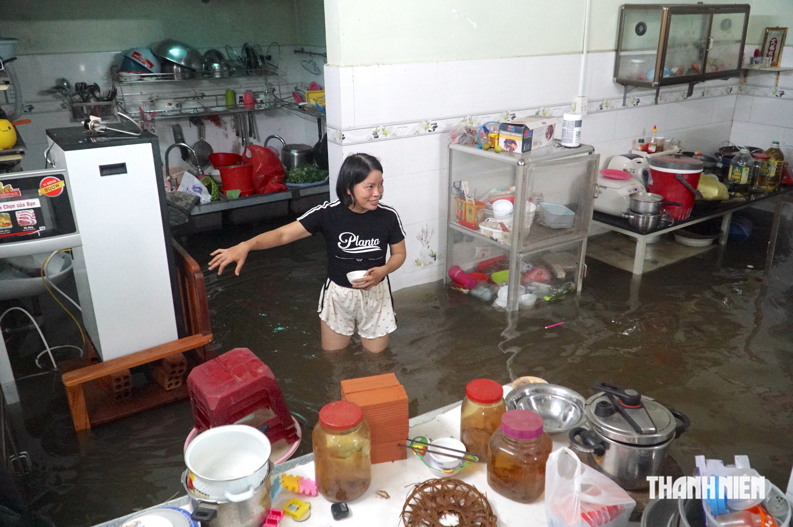 Phường Hiệp B&igrave;nh th&ocirc;ng tin về khu vực c&oacute; nhiều nh&agrave; bị ngập từ tối đến s&aacute;ng - Ảnh 1.