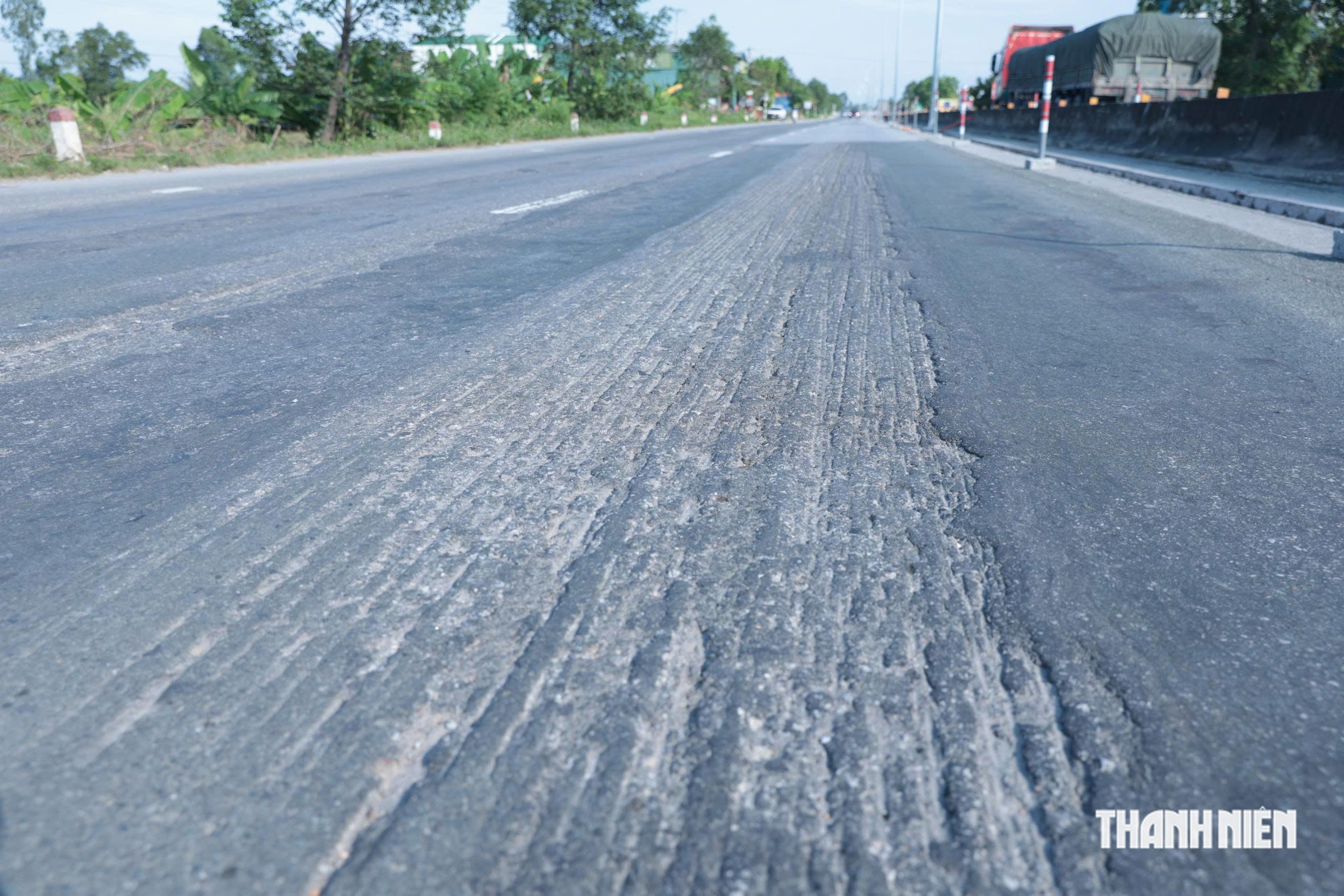 Chậm sửa chữa QL1 qua Hà Tĩnh: Sẽ dừng thu phí nếu không khắc phục - Ảnh 1.