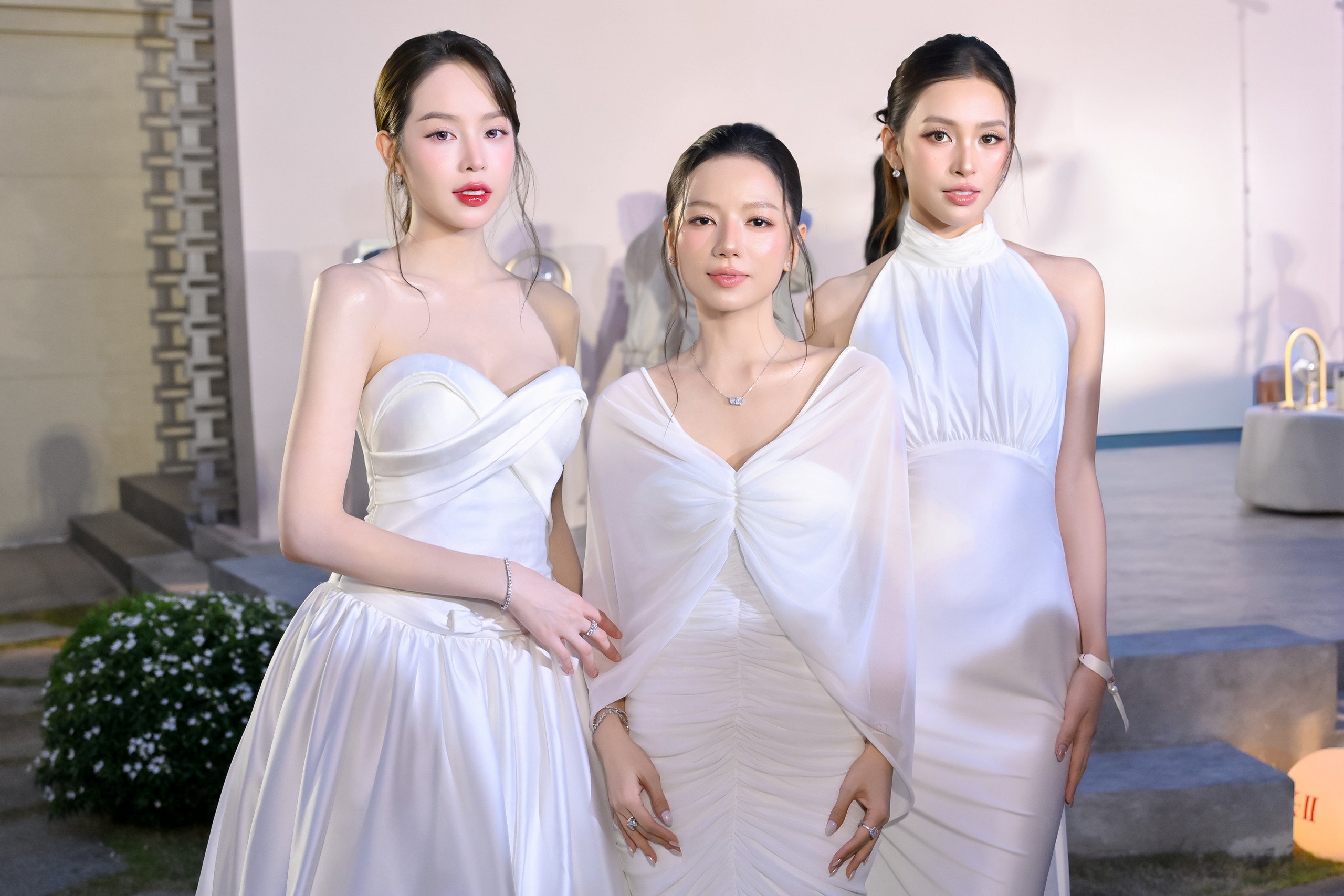 Văn Mai Hương, Nhã Phương gợi cảm đọ sắc cùng mỹ nhân 'Chiếc lá cuốn bay' - Ảnh 9.