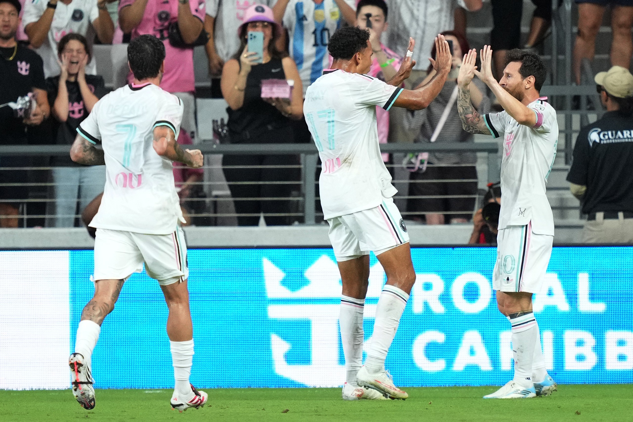 Bàn thắng của Messi không đủ giúp Inter Miami giành chiến thắng, khi hàng thủ lại biếu cho đối phương bàn gỡ hòa