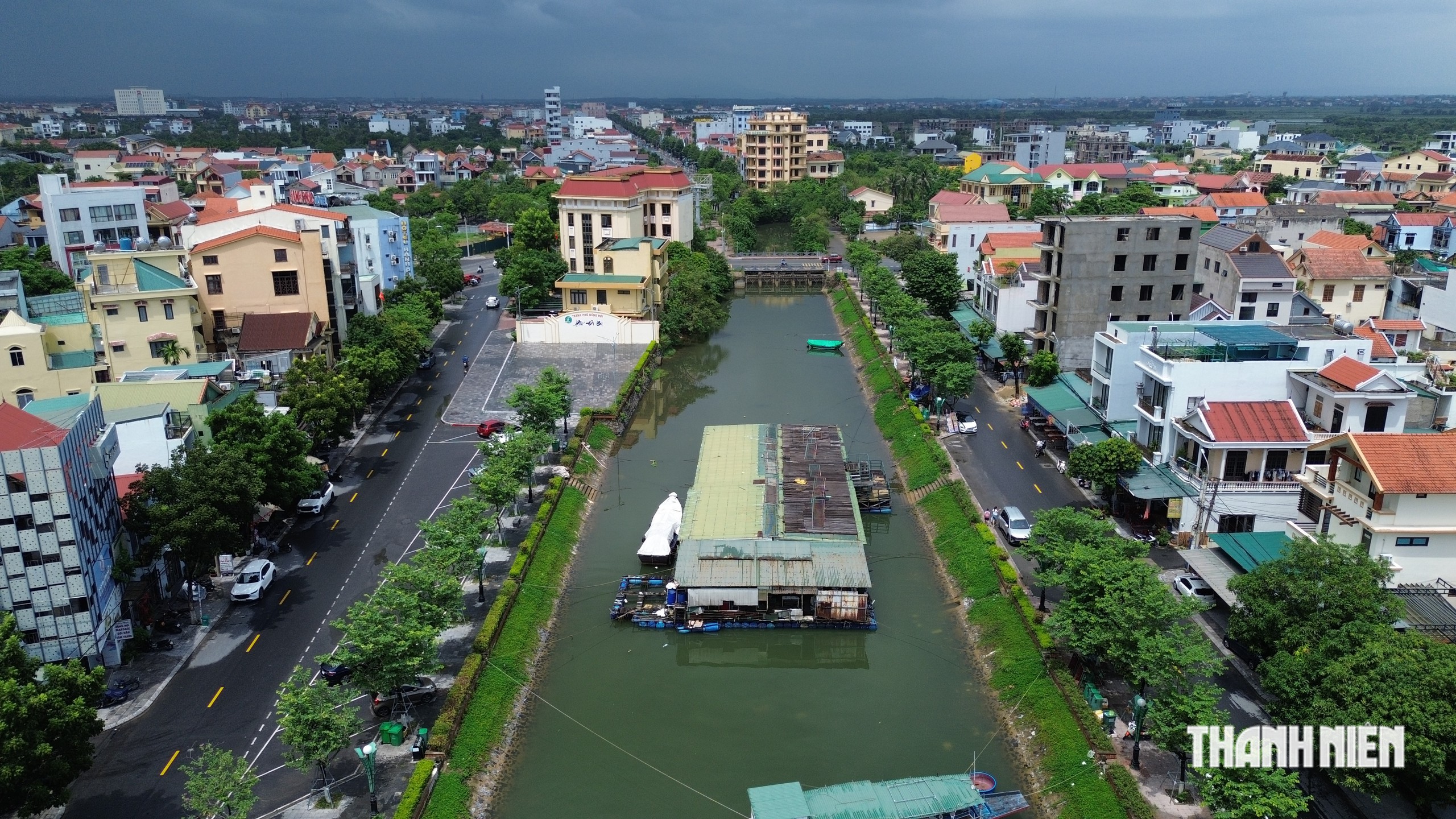 Nh&agrave; h&agrave;ng nổi từng nức tiếng ở Đồng Hới th&agrave;nh 'đống phế liệu' tr&ecirc;n k&ecirc;nh Ph&oacute;ng Thủy- Ảnh 1.