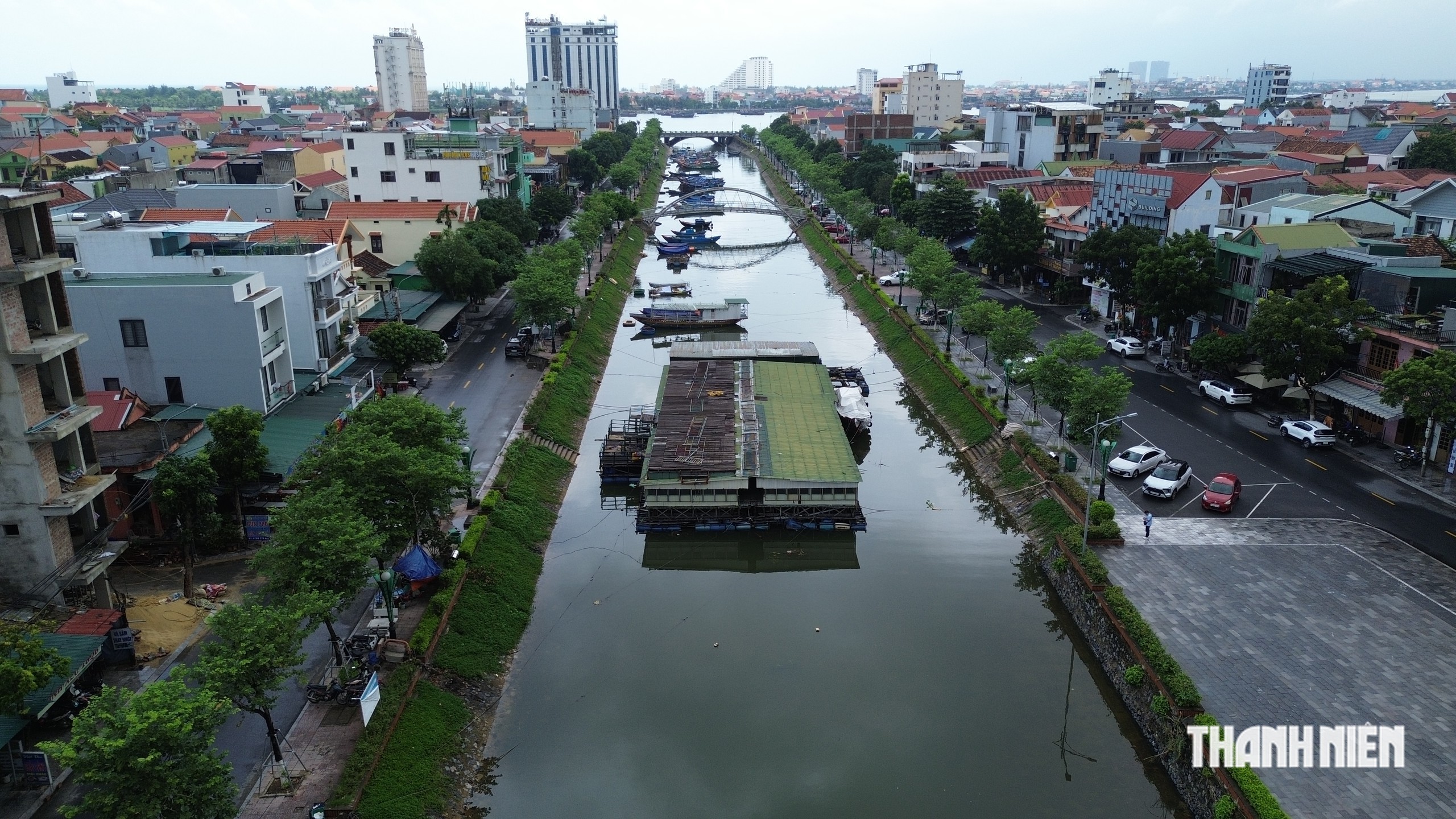 Nh&agrave; h&agrave;ng nổi từng nức tiếng ở Đồng Hới th&agrave;nh 'đống phế liệu' tr&ecirc;n k&ecirc;nh Ph&oacute;ng Thủy- Ảnh 2.