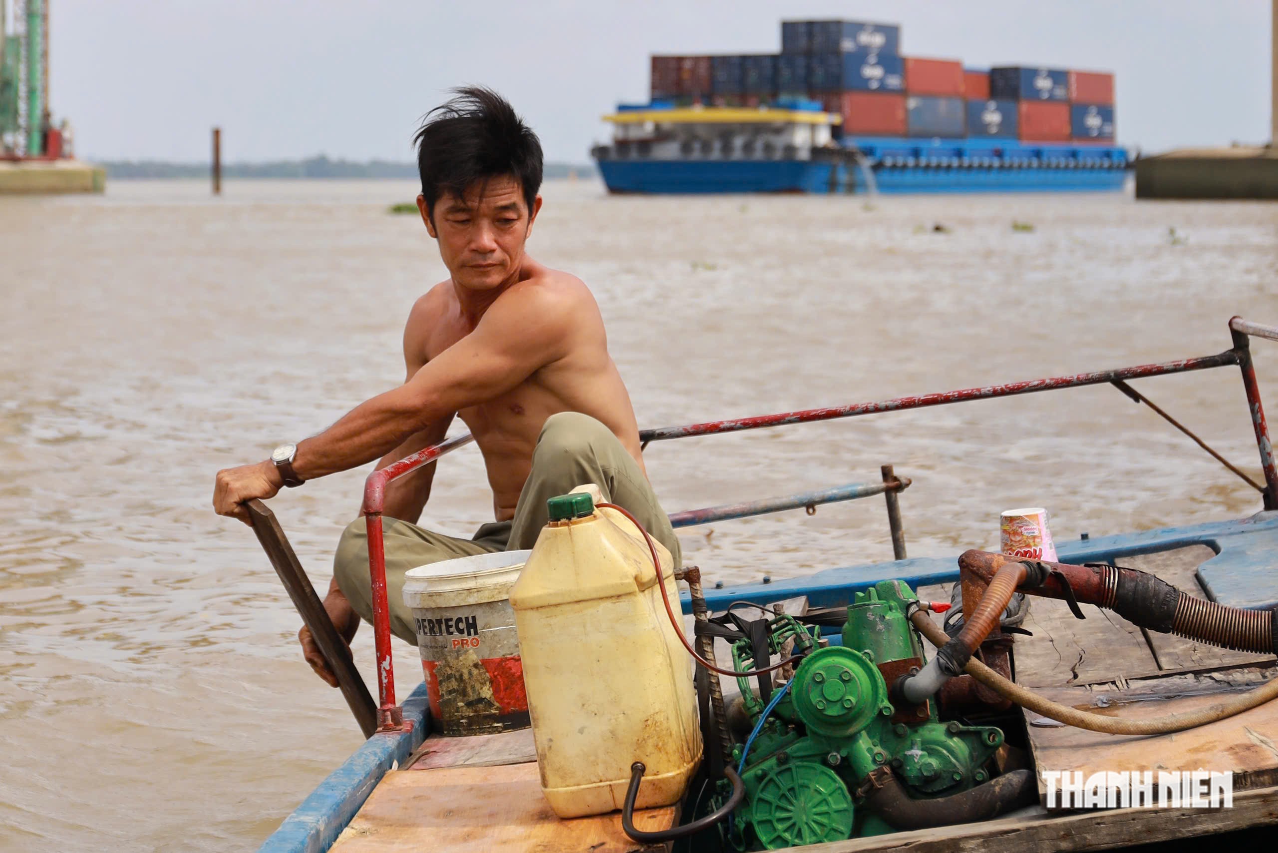 25 năm sửa ghe, vớt x&aacute;c miễn ph&iacute; ở c&ugrave; lao Long Phước - Ảnh 5.