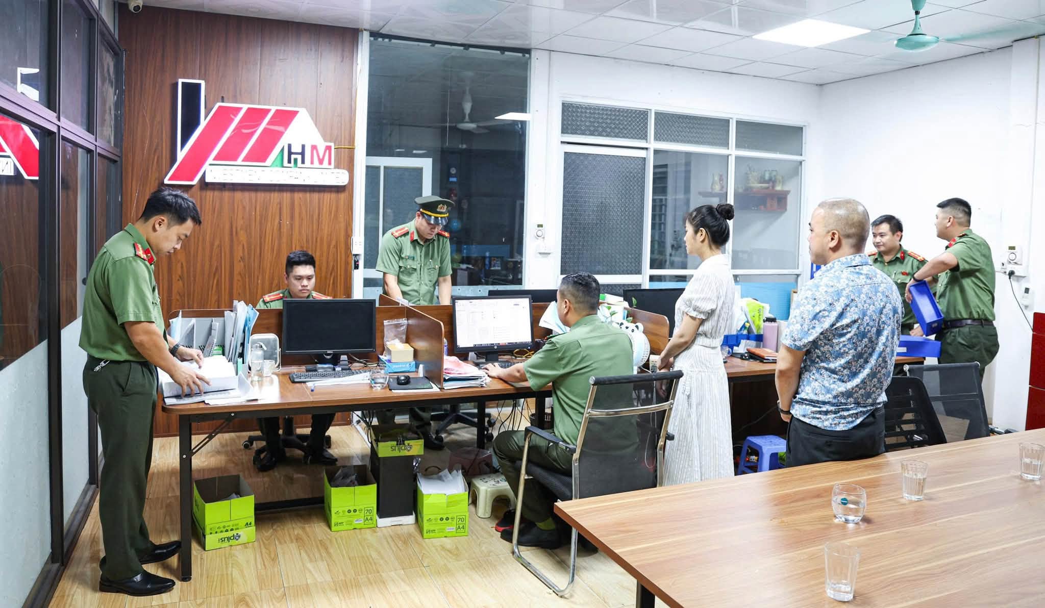 Cả loạt giám đốc bị khởi tố vì làm giả hồ sơ nhà ở xã hội - Ảnh 1.