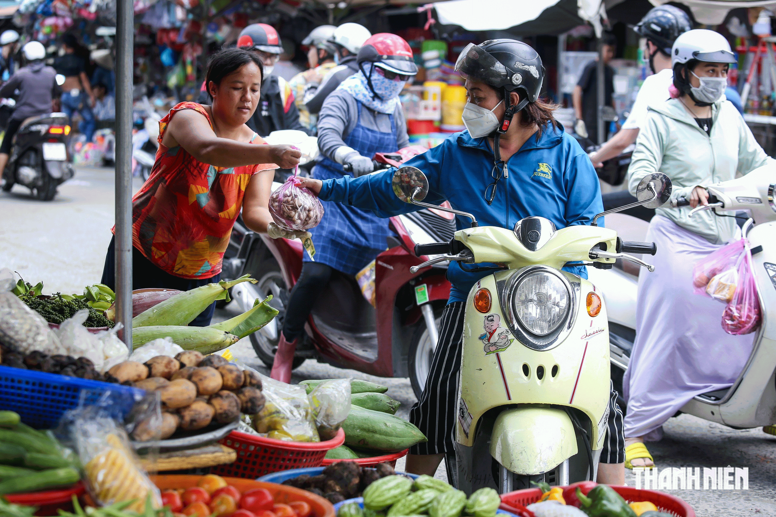 Kiểm so&aacute;t gi&aacute; h&agrave;ng h&oacute;a những th&aacute;ng cuối năm- Ảnh 1.