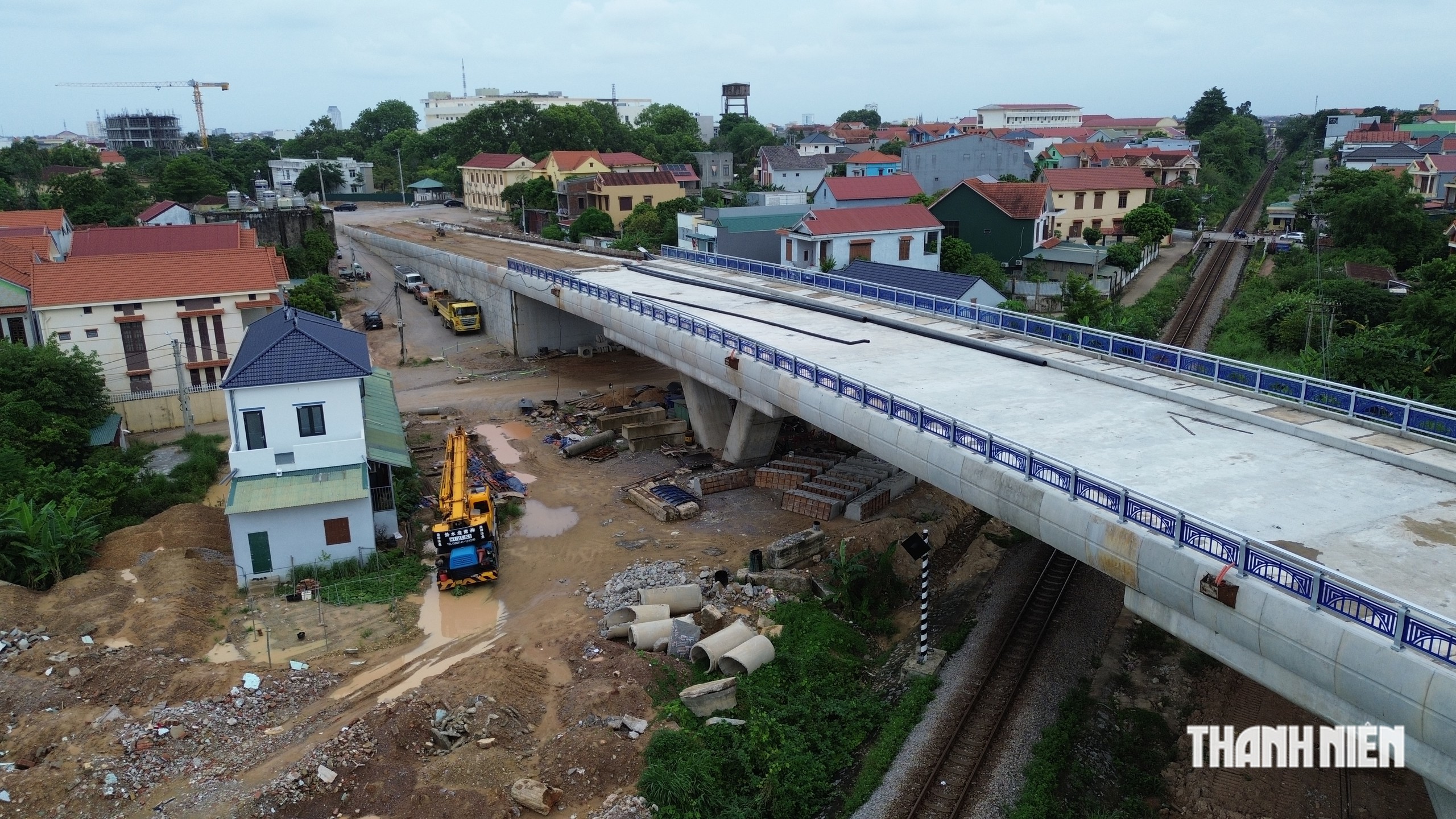 Dự án cầu vượt đường sắt Đồng Hới từng thi công ì ạch giờ ra sao?- Ảnh 5.