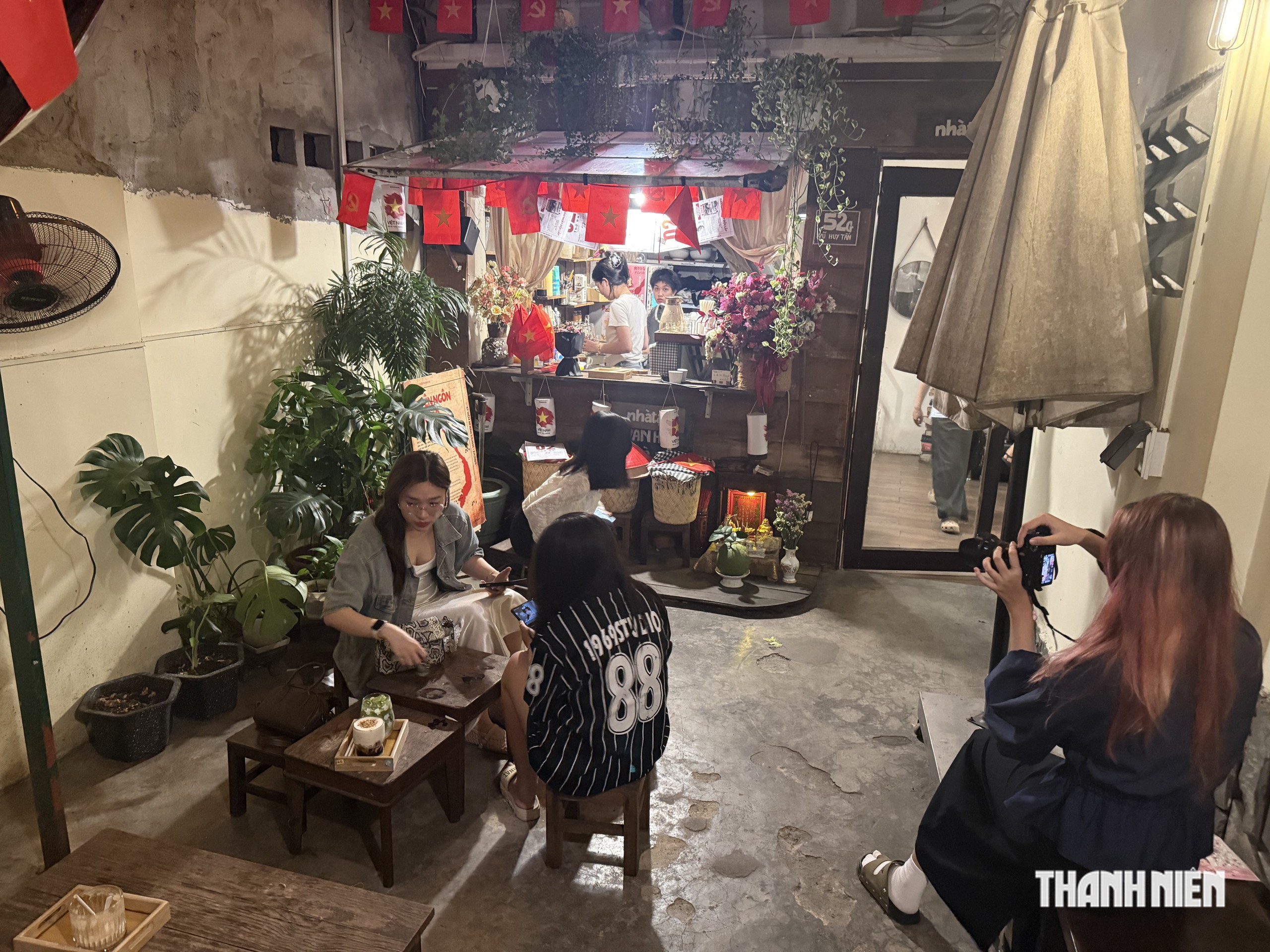 Chưa đến trung thu người trẻ đ&atilde; rủ nhau &lsquo;Hẹn em dưới &aacute;nh trăng&rsquo; - Ảnh 2.