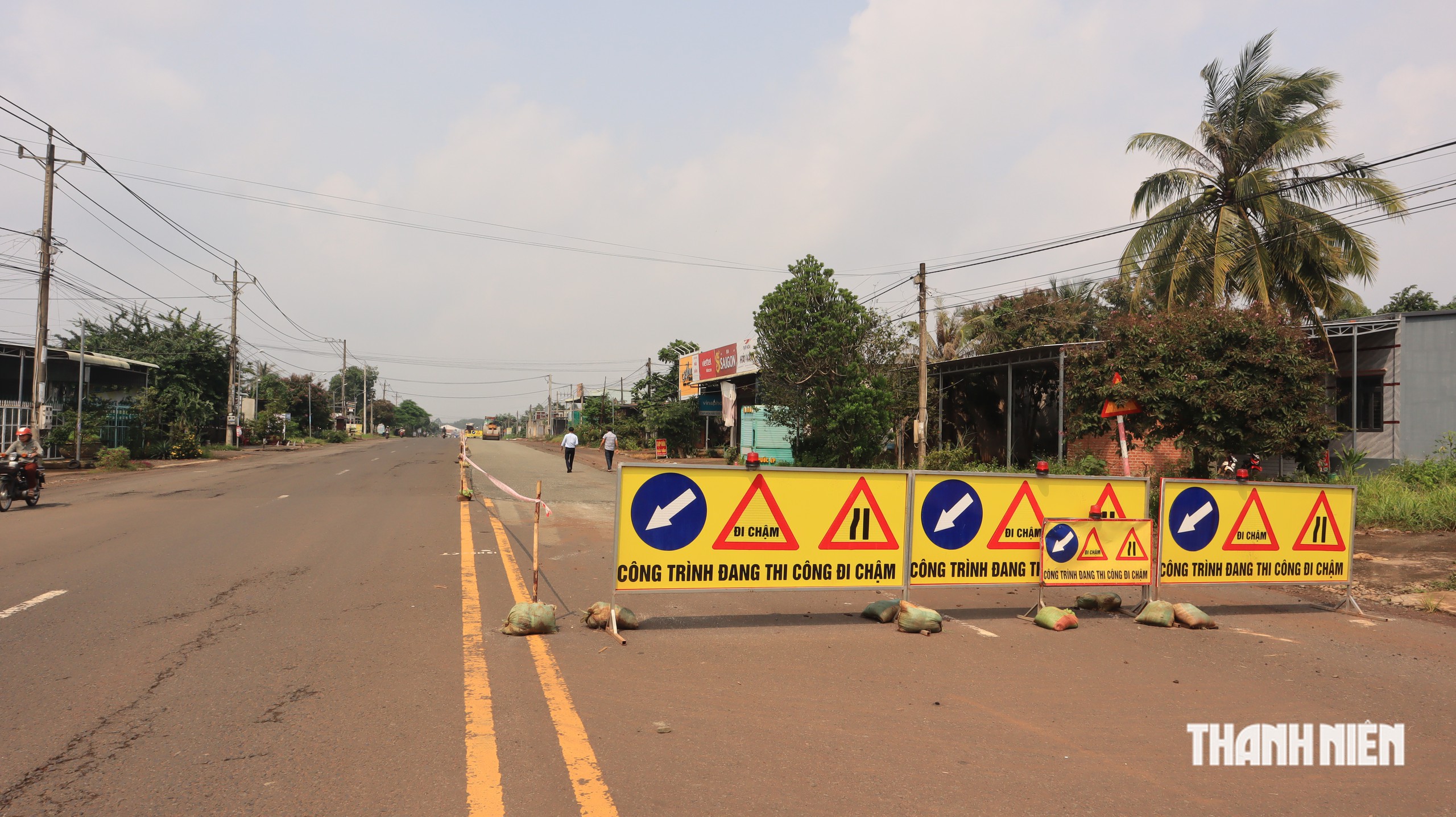 Đường chi chít "ổ voi" ở Đồng Nai được sửa chữa sau phản ánh của BáoThanhNiên - Ảnh 3.