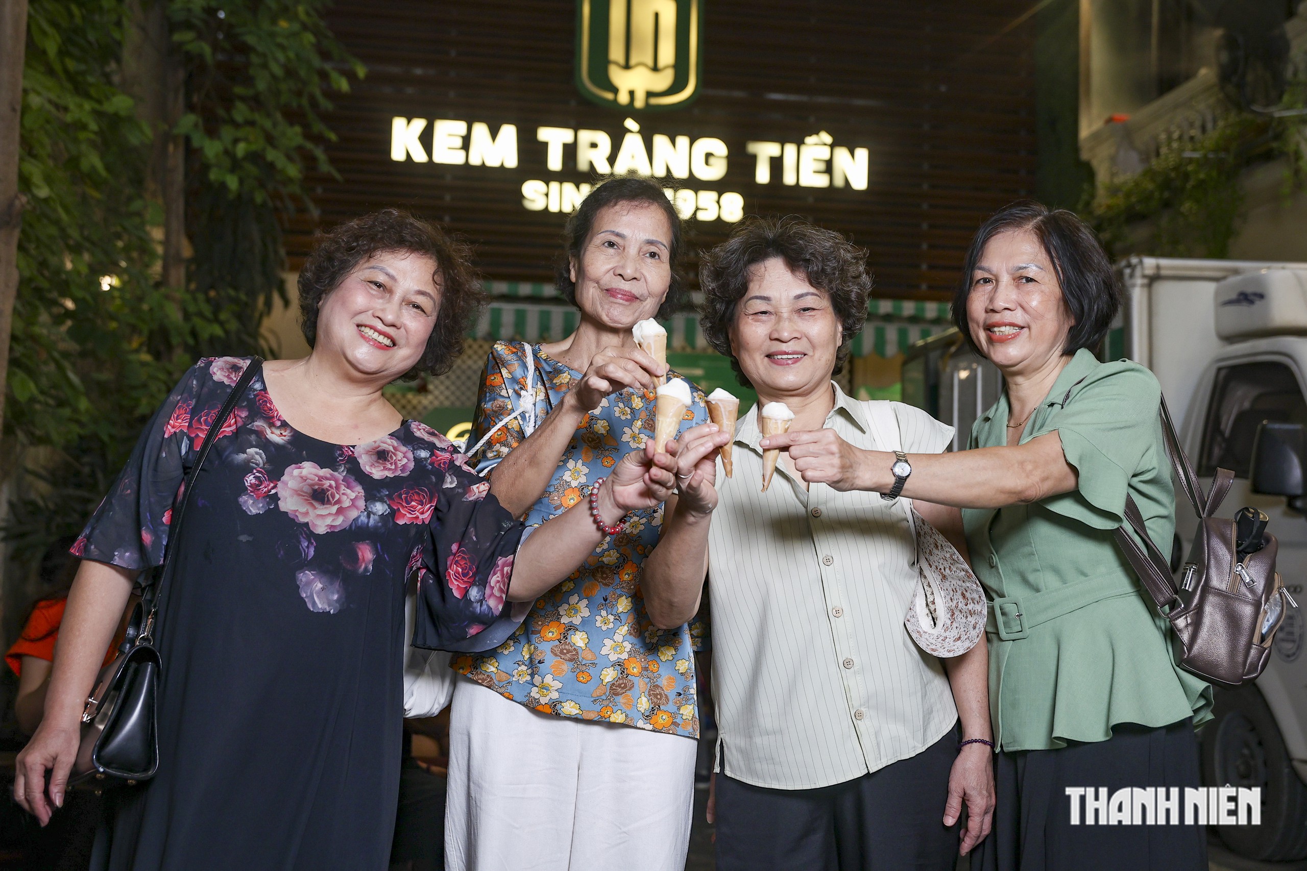 Người Hà Nội lưu luyến trước ngày kem Tràng Tiền dừng bán ở địa chỉ quen thuộc- Ảnh 5.