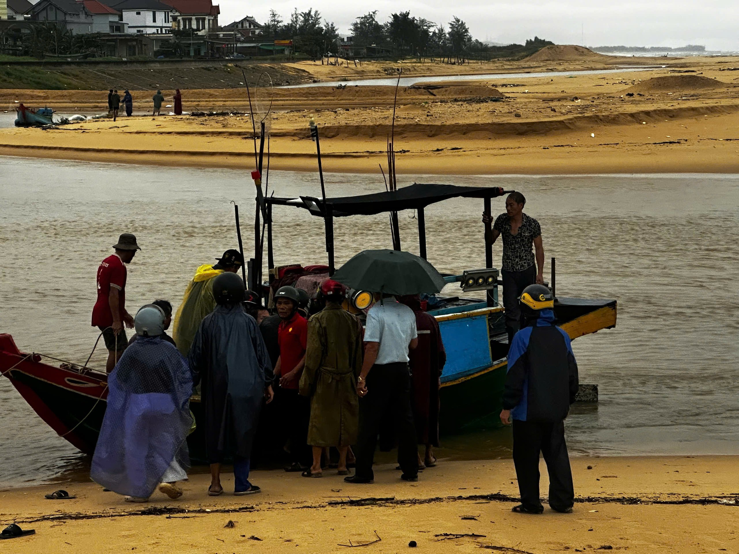 Ngư dân Quảng Trị bị sét đánh tử vong khi đang đánh cá gần bờ- Ảnh 1.