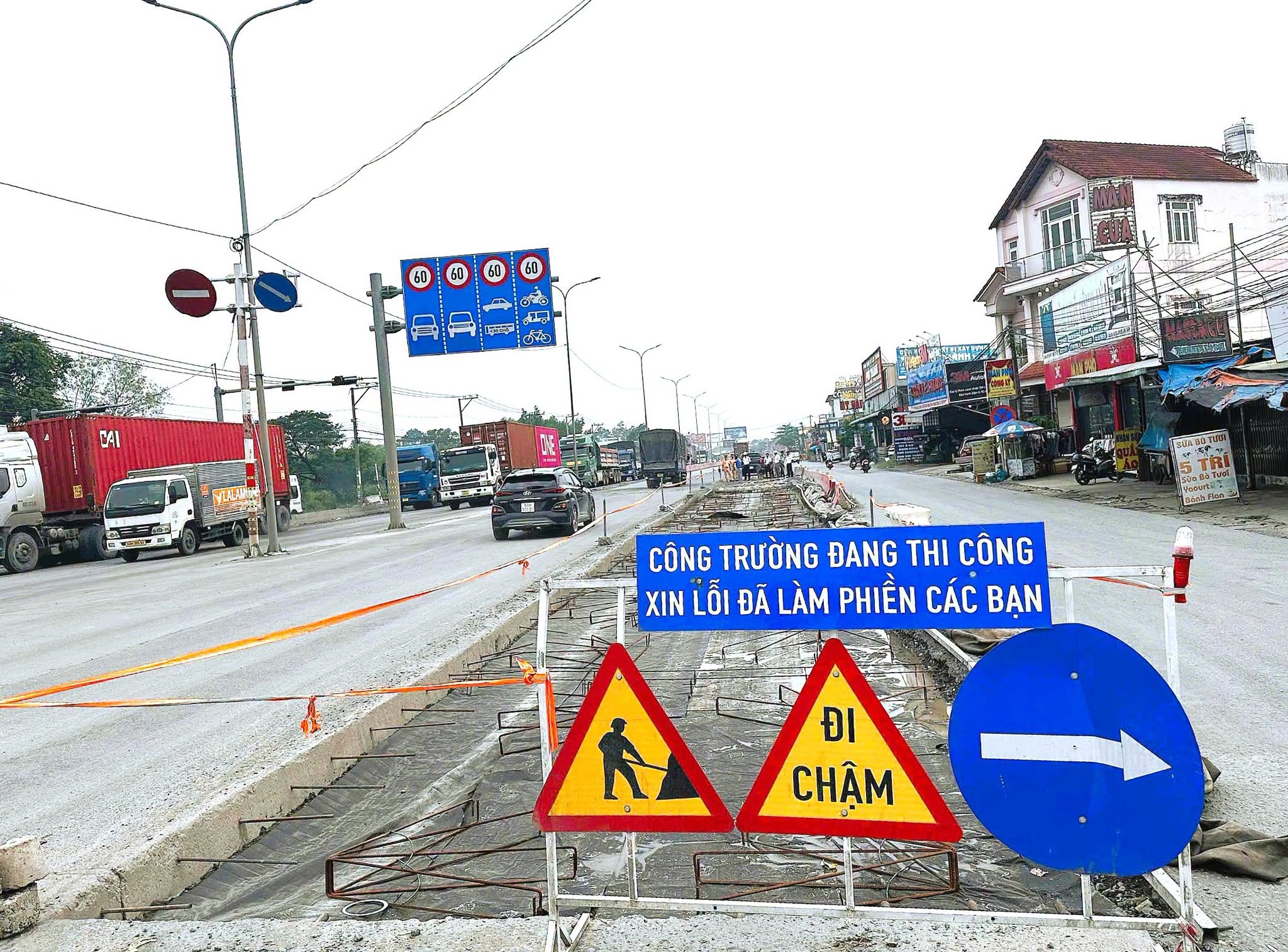 CSGT Đồng Nai khảo sát, kiểm tra tiến độ các dự án sửa chữa quốc lộ 51 - Ảnh 2.