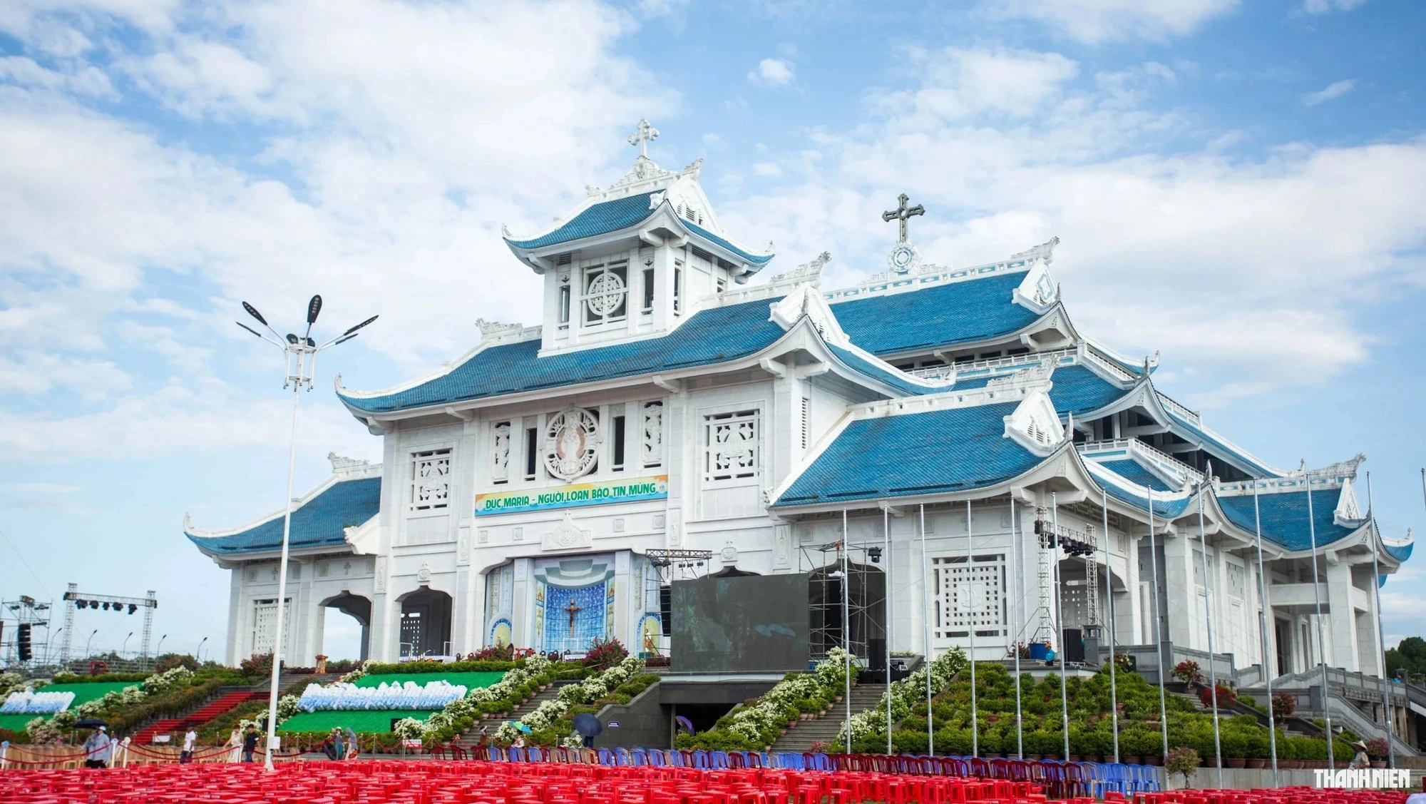 Vương cung thánh đường đang xây dựng đậm chất Việt tại La Vang - Ảnh 8.