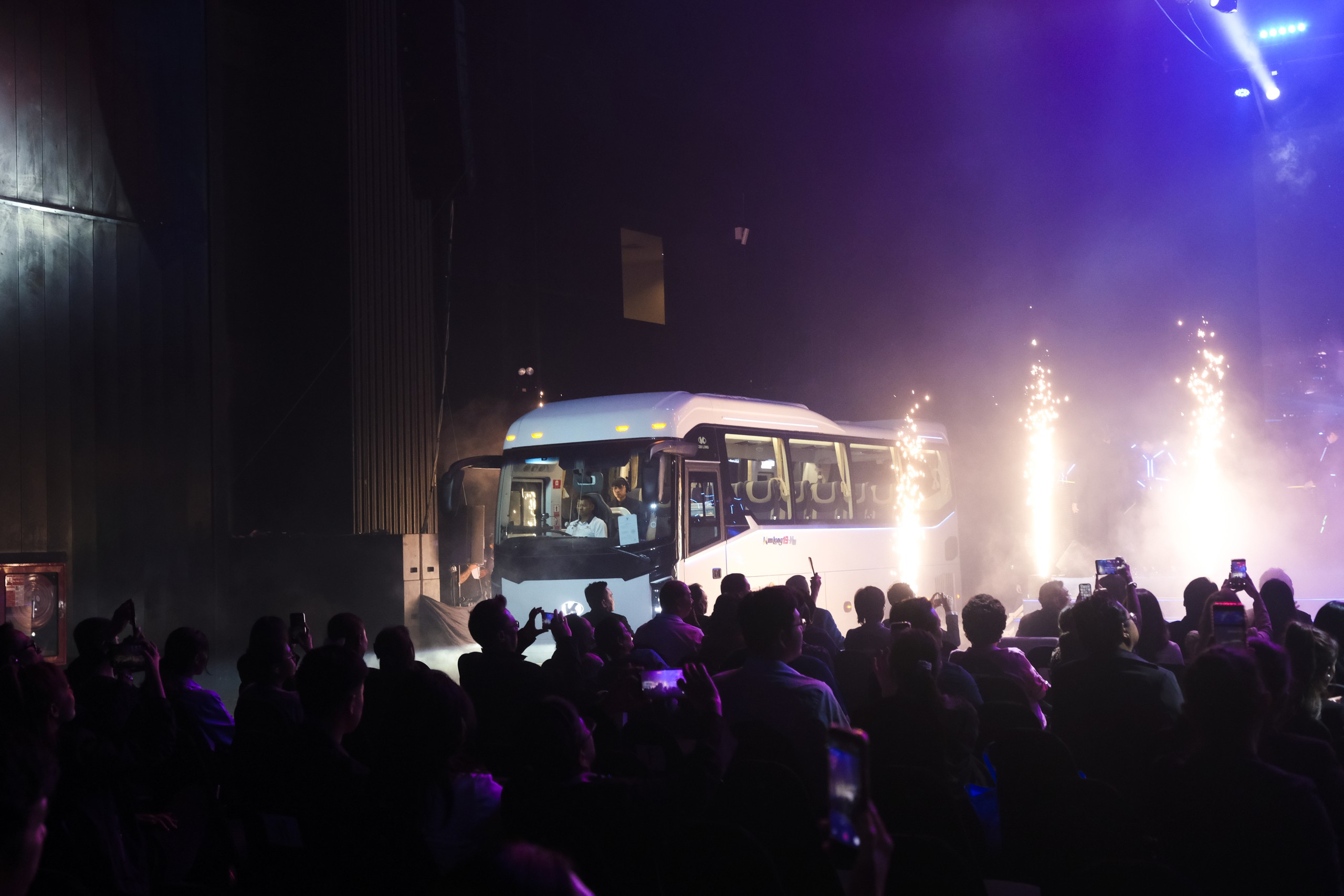 Kim Long Motor ra mắt các mẫu xe bus ở Thái Lan- Ảnh 5.