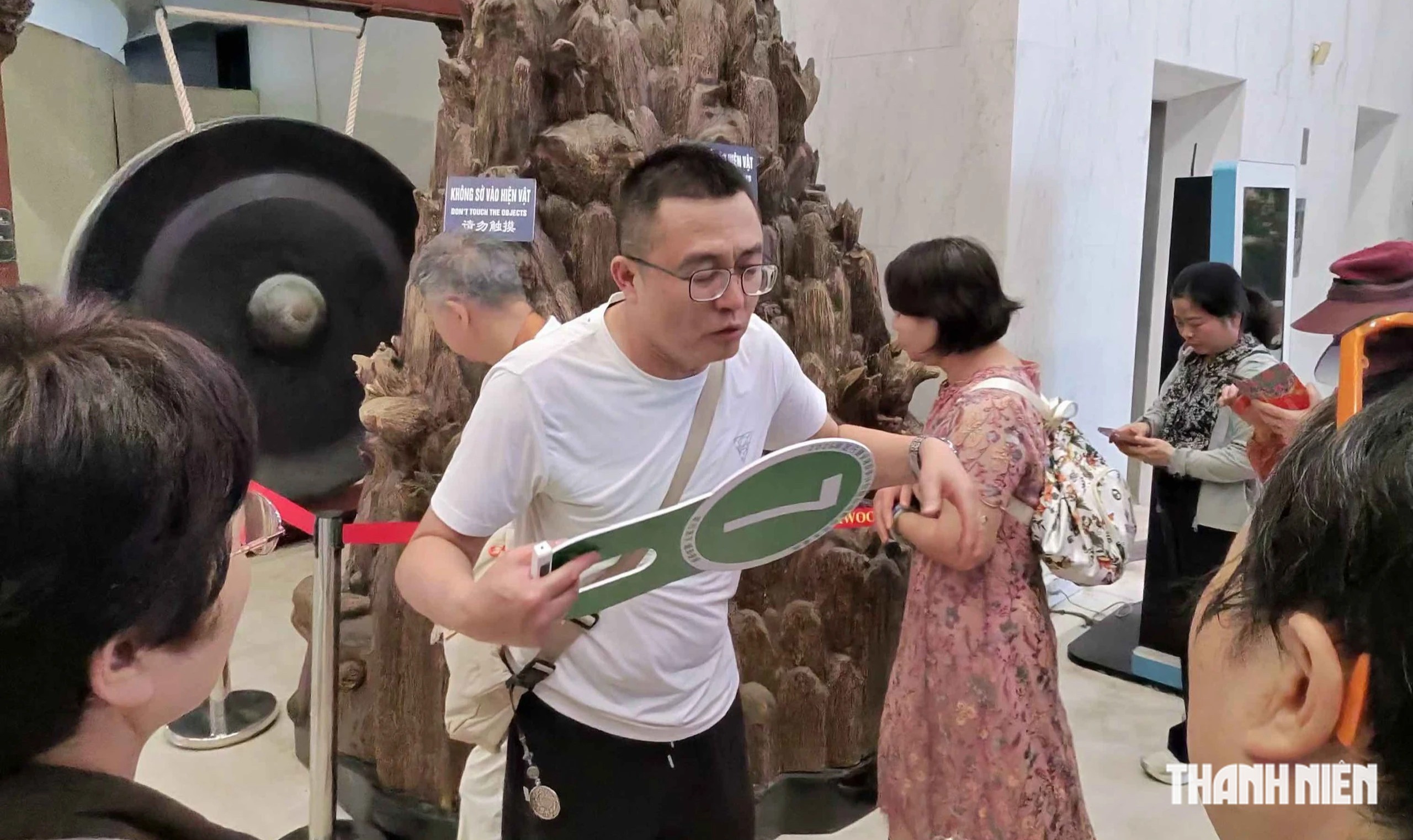 Hướng dẫn viên Trung Quốc 'chiếm sóng' trong Bảo tàng Quảng Ninh- Ảnh 2.