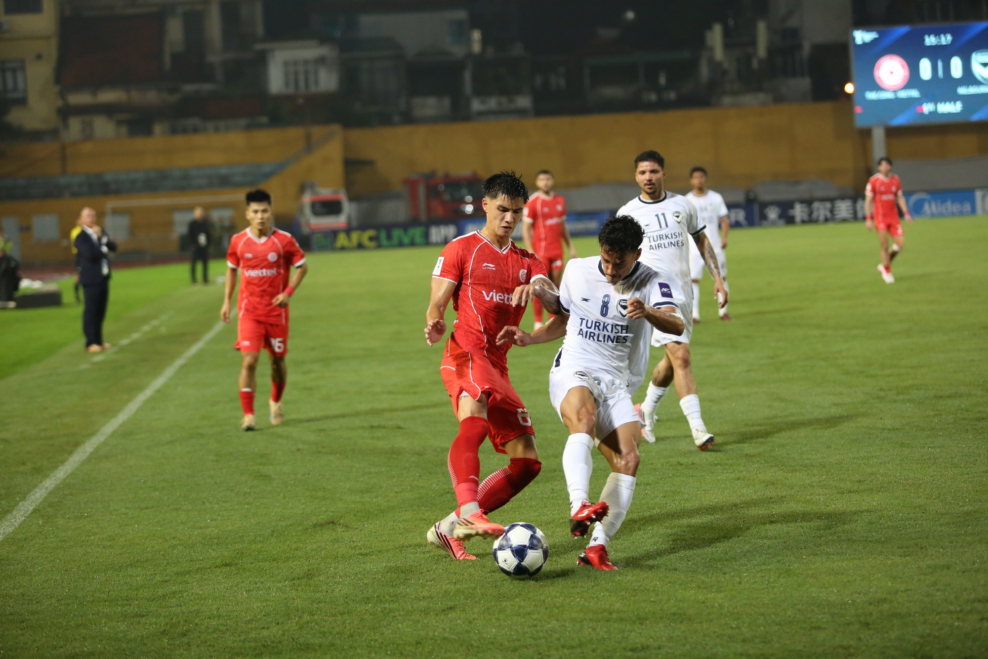 Hai bên tranh chấp khá quyết liệt