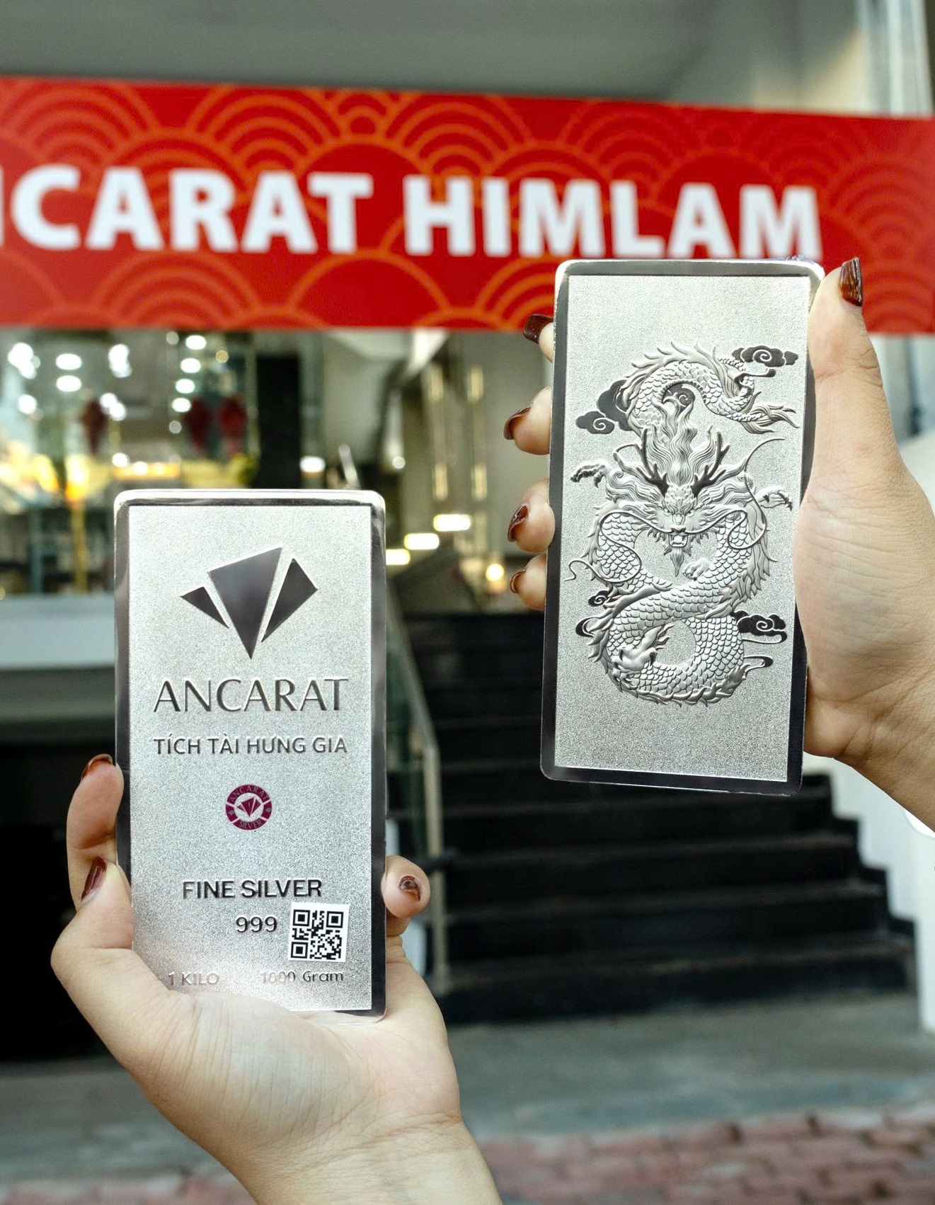 Giá vàng bật tăng, cao hơn thế giới  - Ảnh 2.