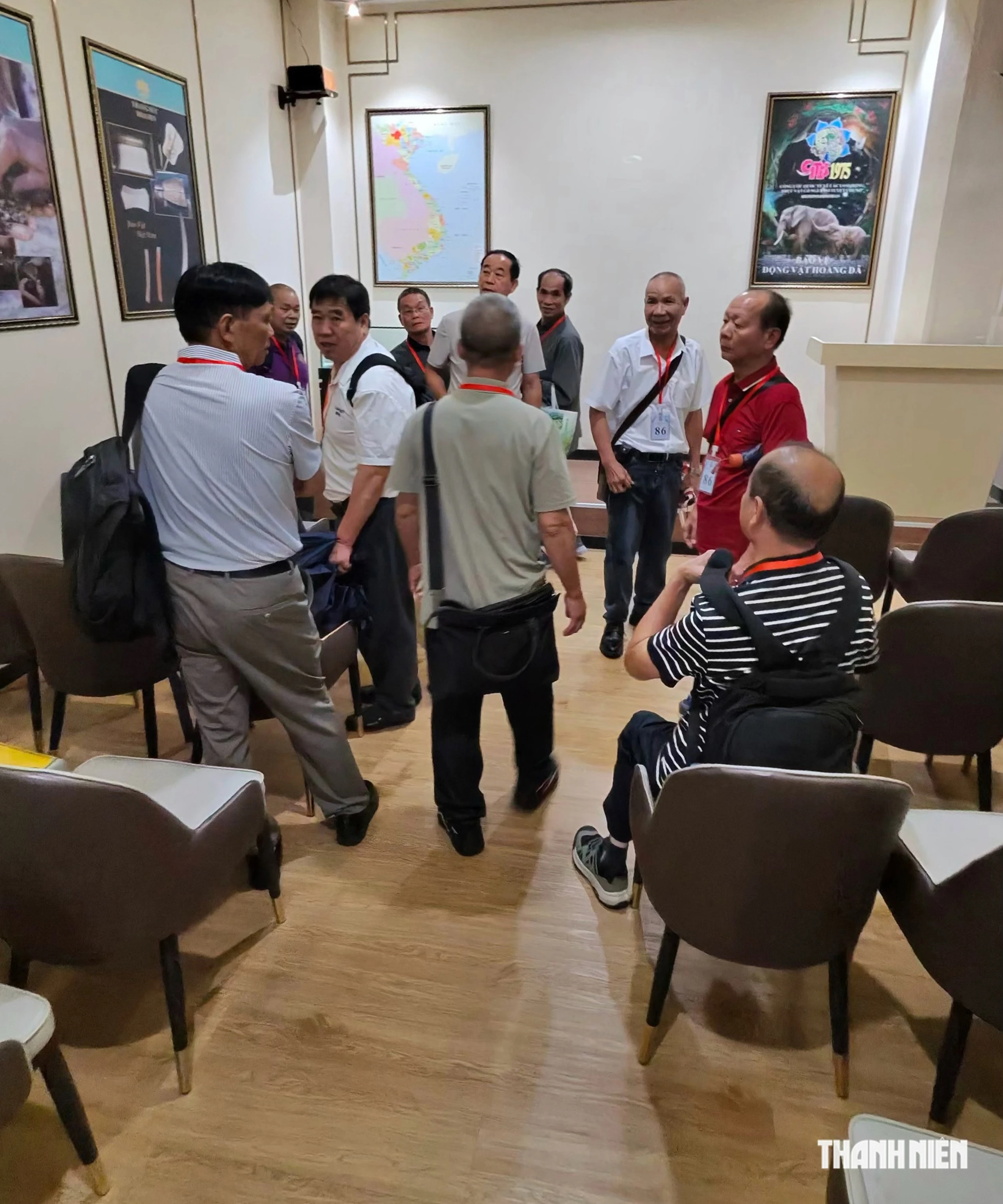 Theo dấu khách Trung Quốc vào những “phòng VIP” bán hàng trăm triệu đồng- Ảnh 4.