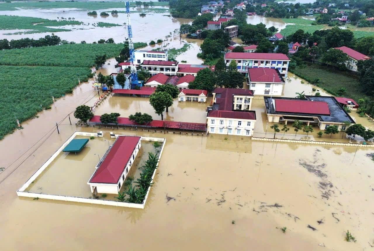 Sau 4 ng&agrave;y mưa lớn li&ecirc;n tục, h&agrave;ng ngh&igrave;n hộ d&acirc;n ngập lụt - Ảnh 3.