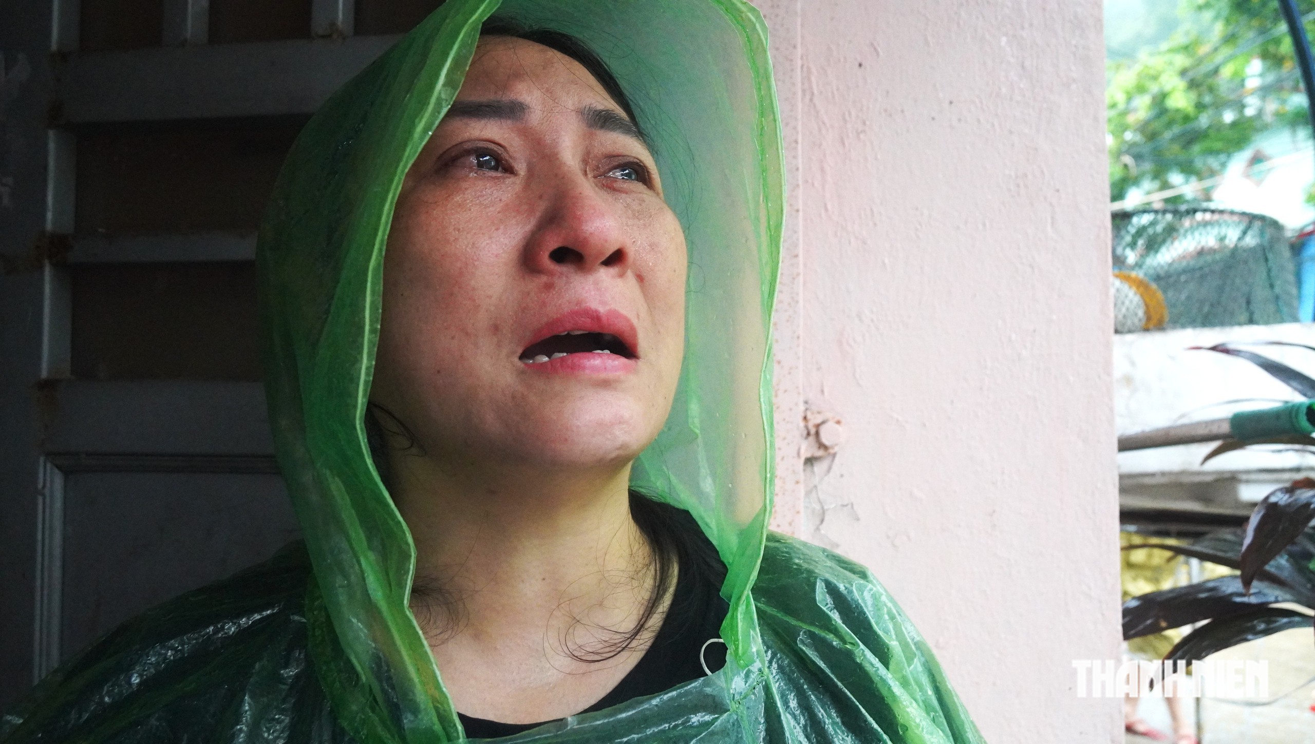 Mưa lớn kéo dài: Xót xa nhìn nhà bị hư hỏng- Ảnh 1.