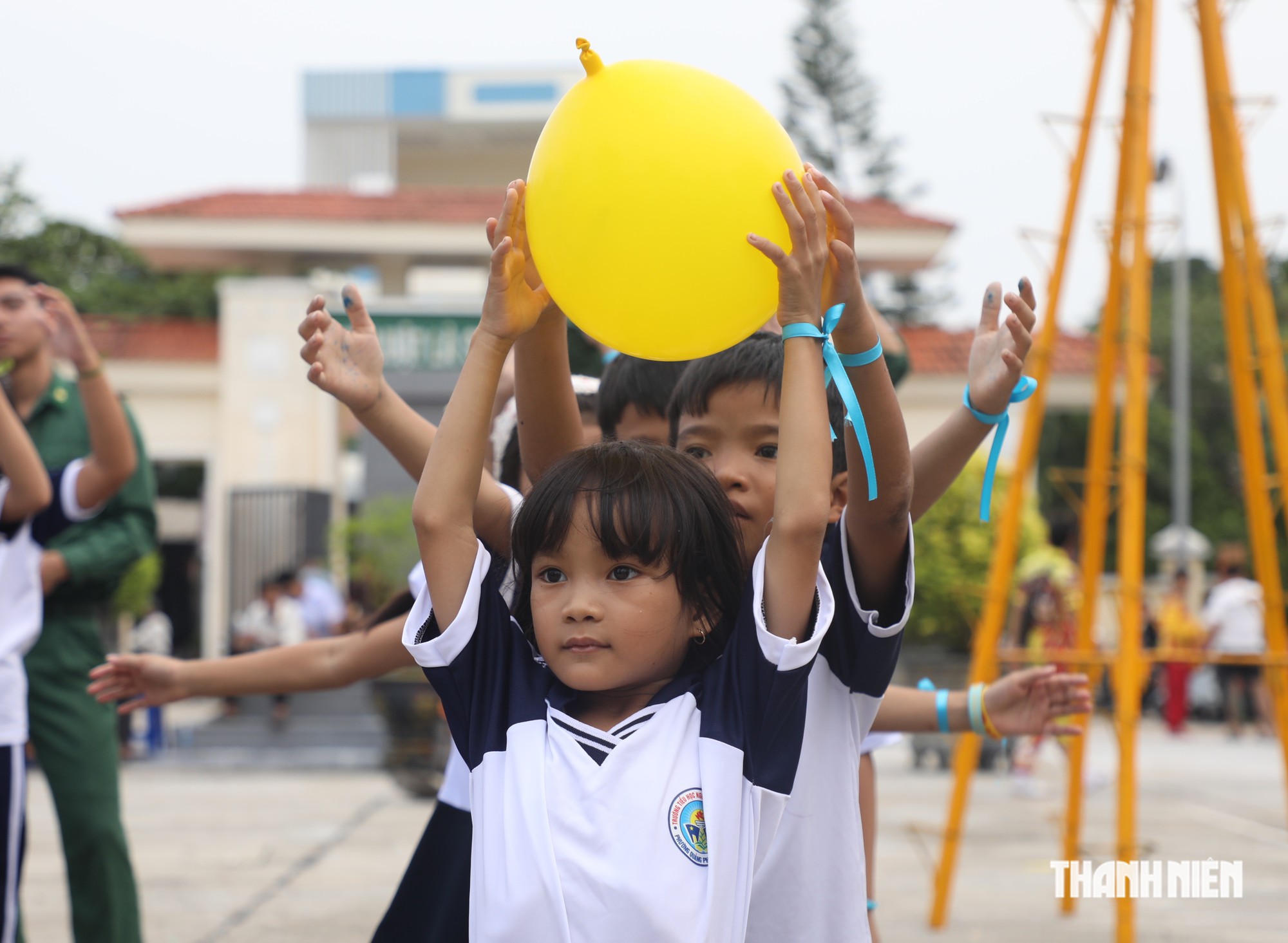 Người lính biên phòng 'nâng bước' cậu học trò khuyết tật học lực xuất sắc- Ảnh 10.