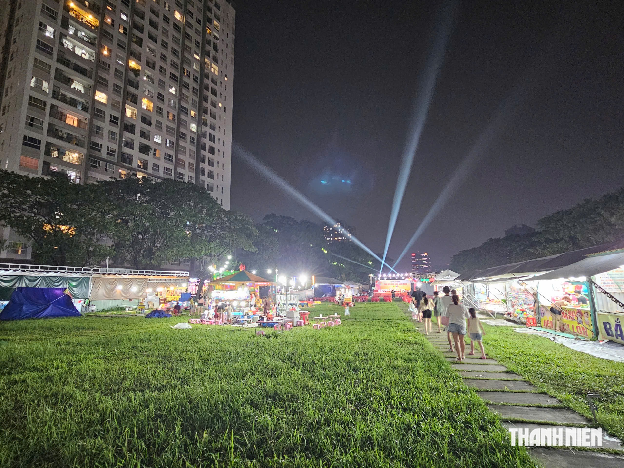 Cư dân chung cư Sunrise Riverside bức xúc vì chợ đêm gây ồn - Ảnh 2.