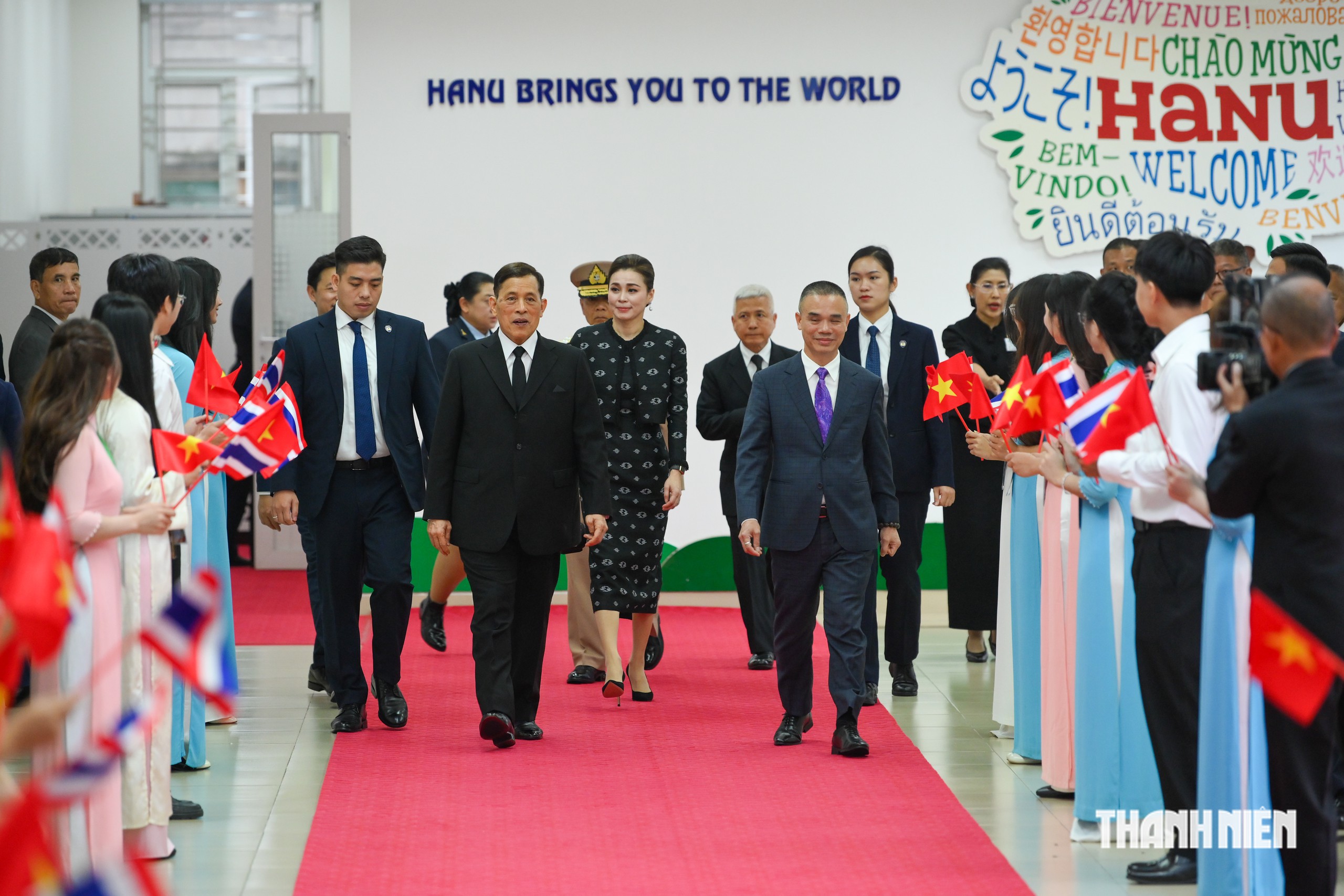 Nh&agrave; vua Th&aacute;i Lan thăm, gặp gỡ giảng vi&ecirc;n, sinh vi&ecirc;n Trường đại học H&agrave; Nội- Ảnh 1.