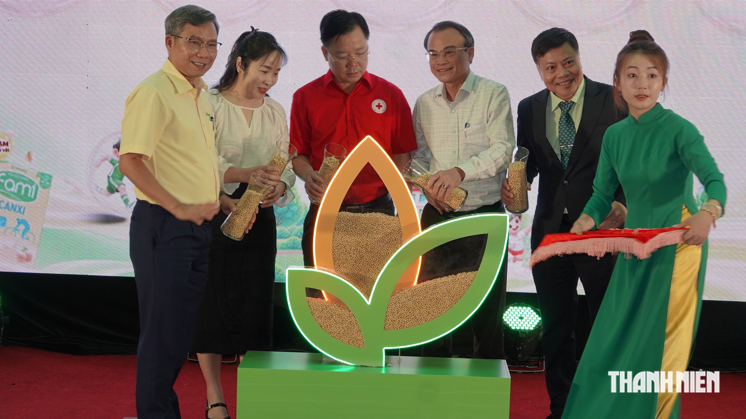1 triệu hộp sữa đậu nành miễn phí đến với học sinh vùng khó- Ảnh 1.