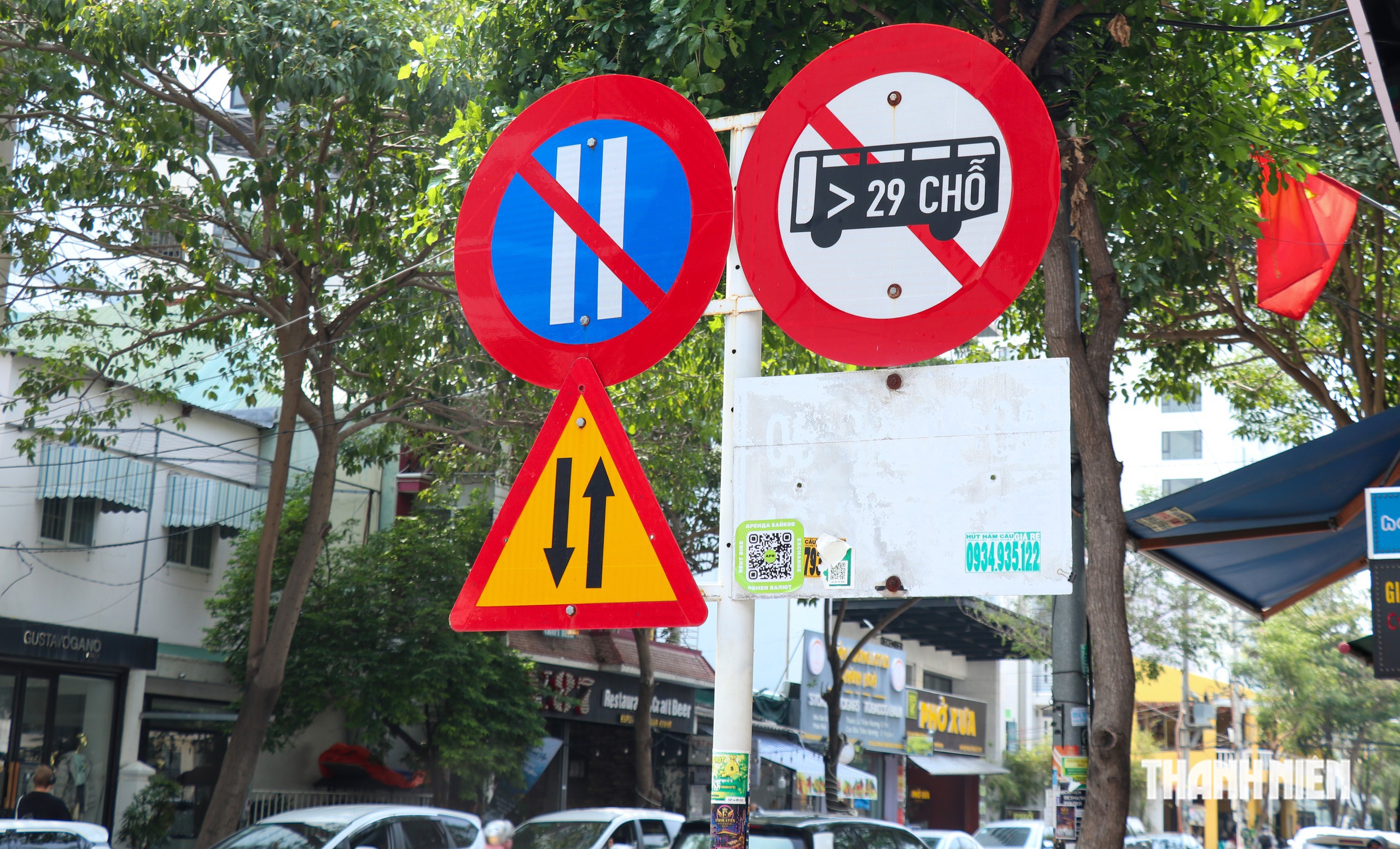 Biển báo giao thông ở Nha Trang xuống cấp, phai màu- Ảnh 4.