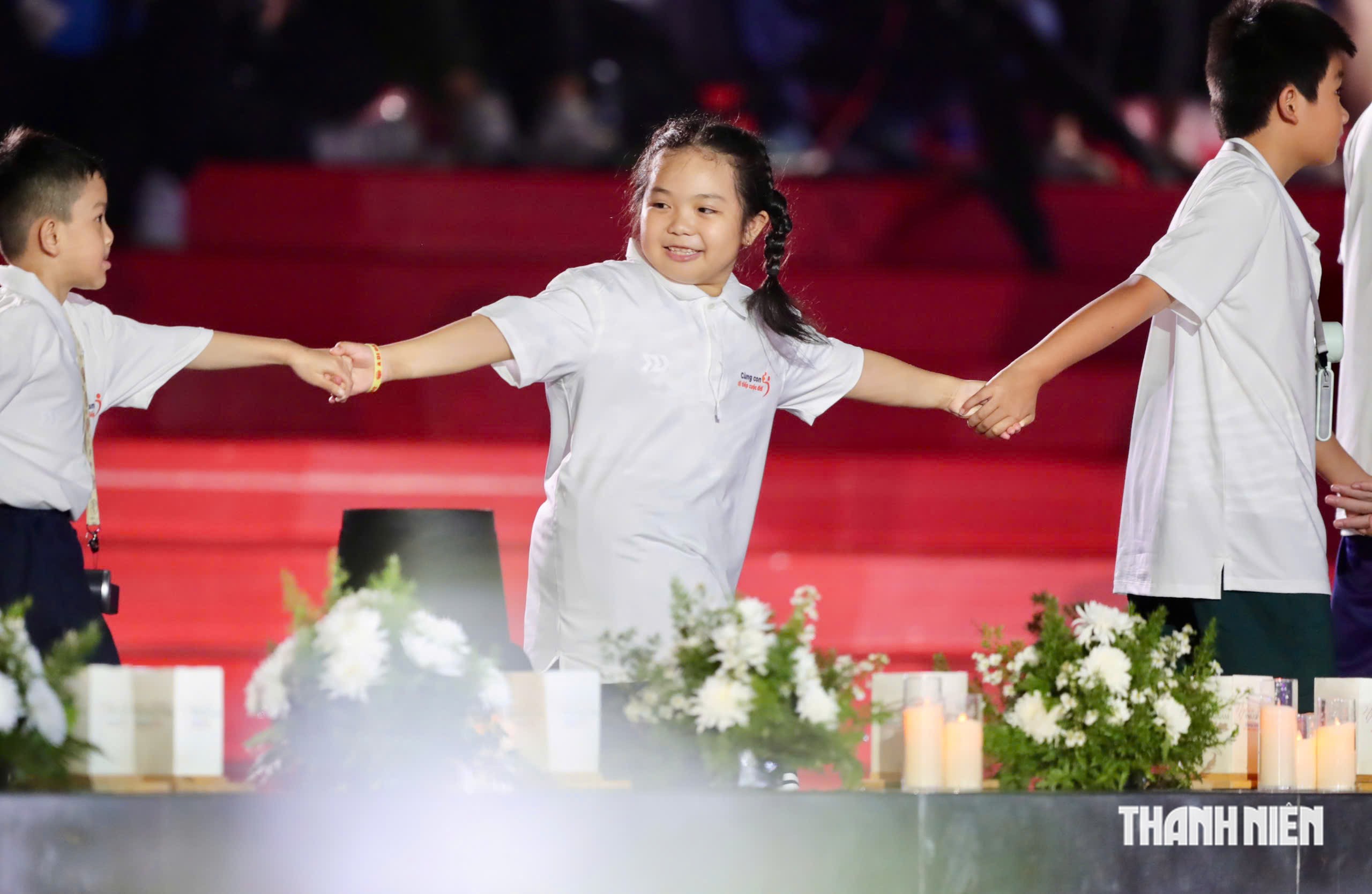 'Nghĩa tình Phương Nam - Cùng con đi tiếp cuộc đời' trao hơn 200 phần quà - Ảnh 6.
