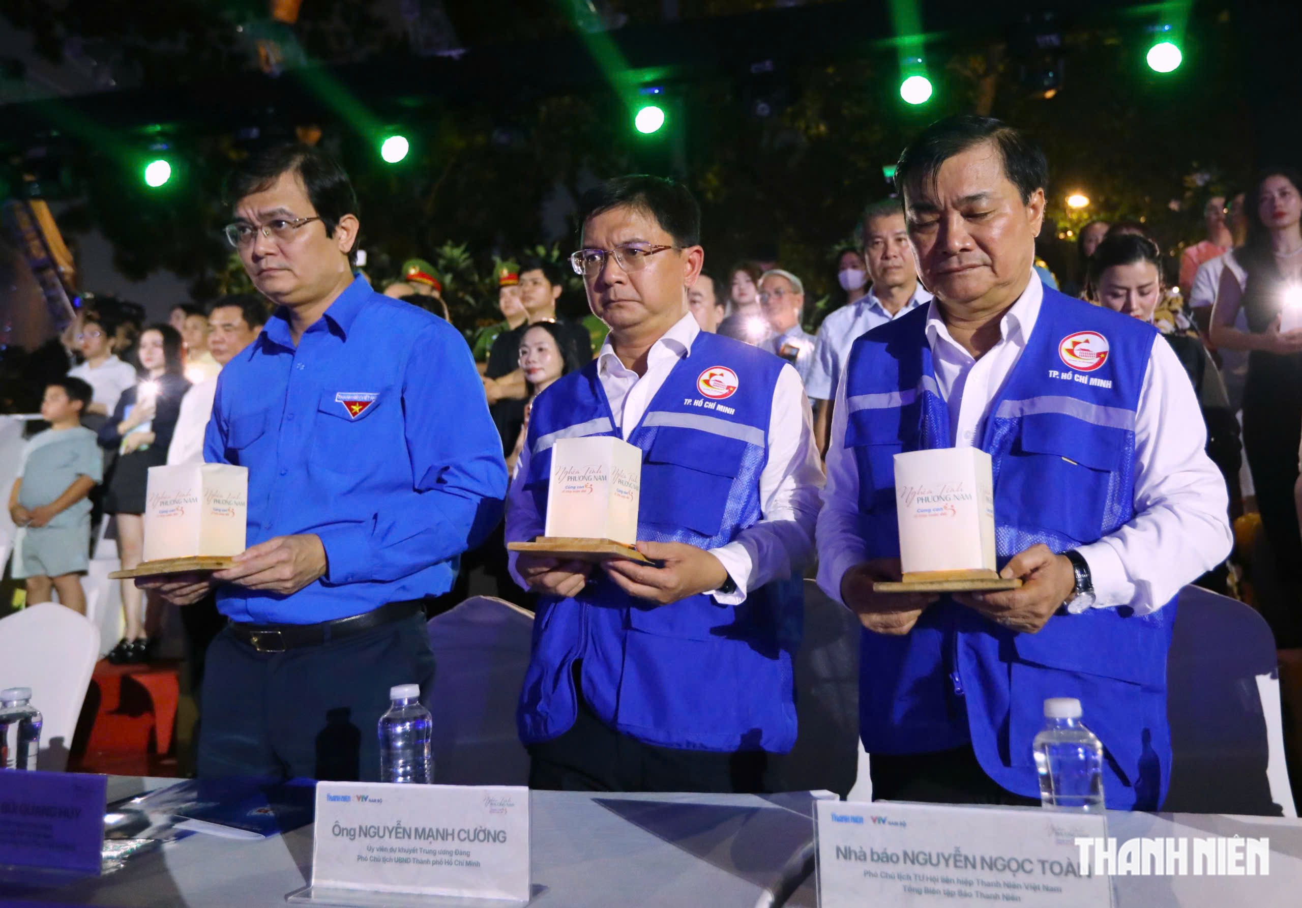 Xúc động lễ tưởng niệm nạn nhân mất vì dịch Covid-19 tại công viên Lý Thái Tổ- Ảnh 4.