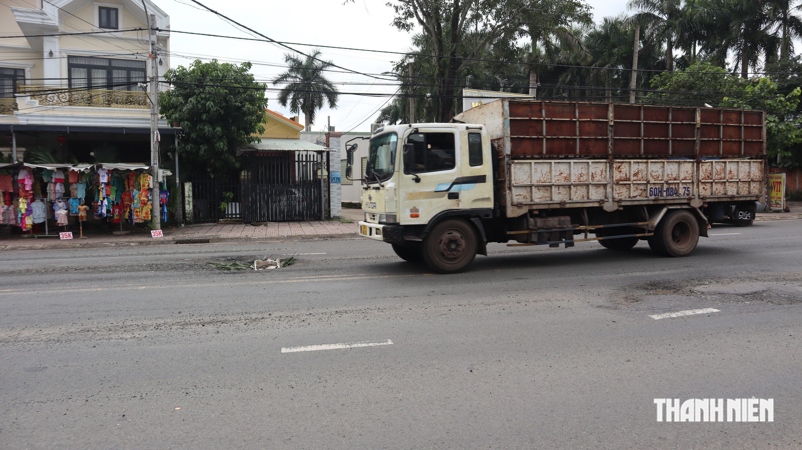 Đường Nguyễn Huệ (phường Bình Phước) bao giờ được sửa chữa? - Ảnh 5.