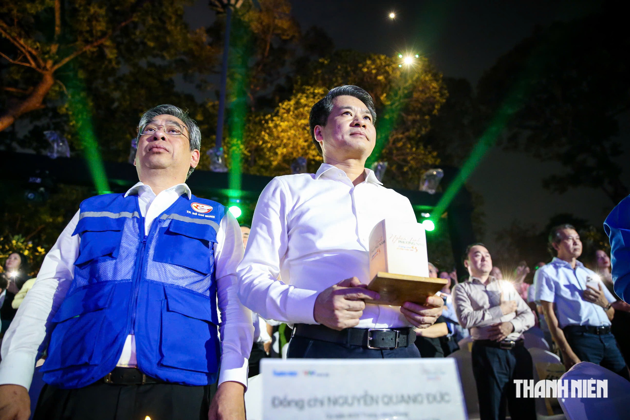 Xúc động lễ tưởng niệm nạn nhân mất vì dịch Covid-19 tại công viên Lý Thái Tổ- Ảnh 3.