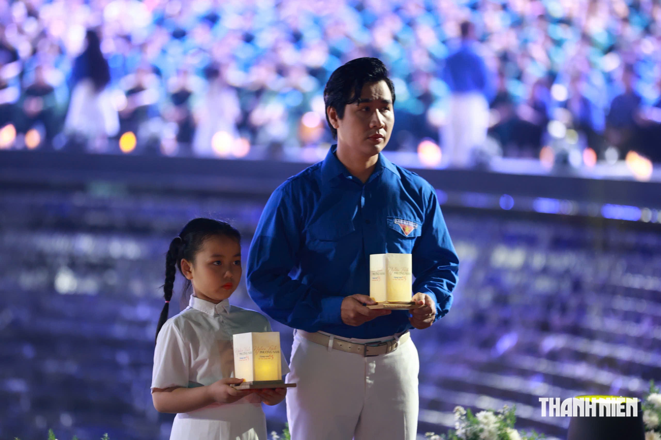 Xúc động lễ tưởng niệm nạn nhân mất vì dịch Covid-19 tại công viên Lý Thái Tổ- Ảnh 7.