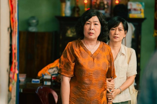 NSND Hồng Vân ‘lên hương’ cùng bà mẹ - Ảnh 1.
