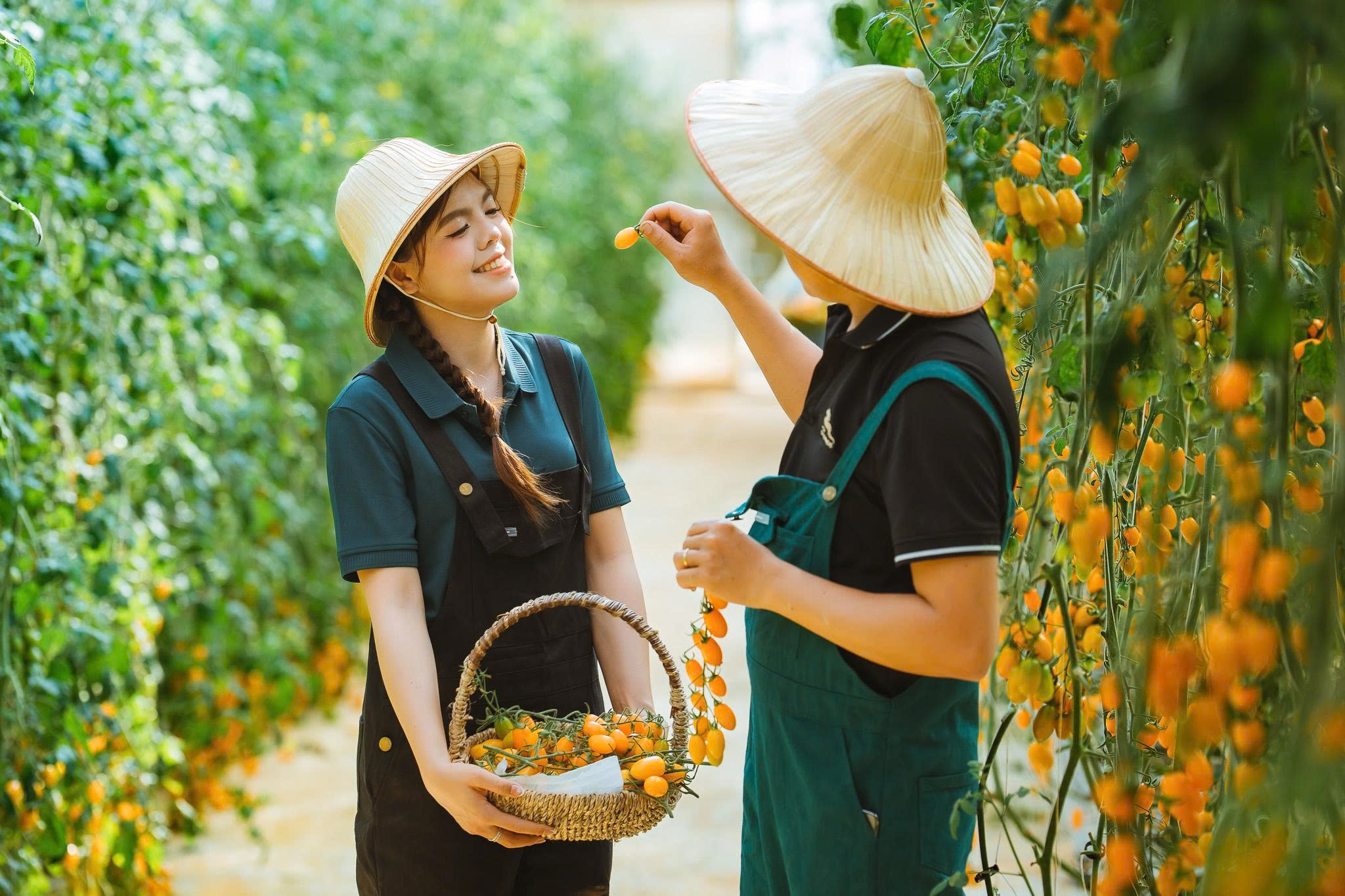 Bộ ảnh cưới giữa khu vườn do cặp đ&ocirc;i tự vun trồng ở Măng Đen- Ảnh 4.