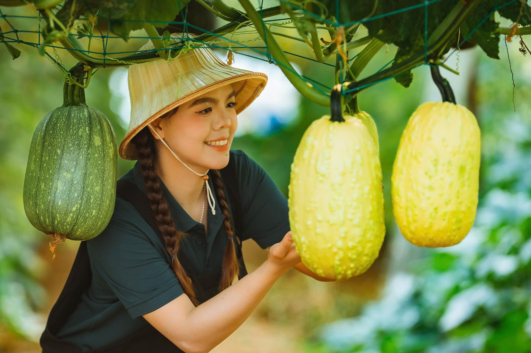 Bộ ảnh cưới giữa khu vườn do cặp đ&ocirc;i tự vun trồng ở Măng Đen- Ảnh 1.