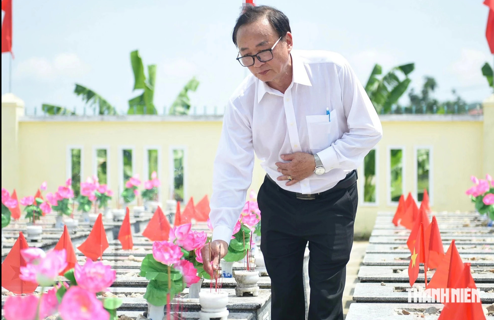 Người l&iacute;nh gi&agrave; gần 40 năm chăm s&oacute;c mộ 17 liệt sĩ: 'T&ocirc;i m&atilde;n nguyện rồi'- Ảnh 4.