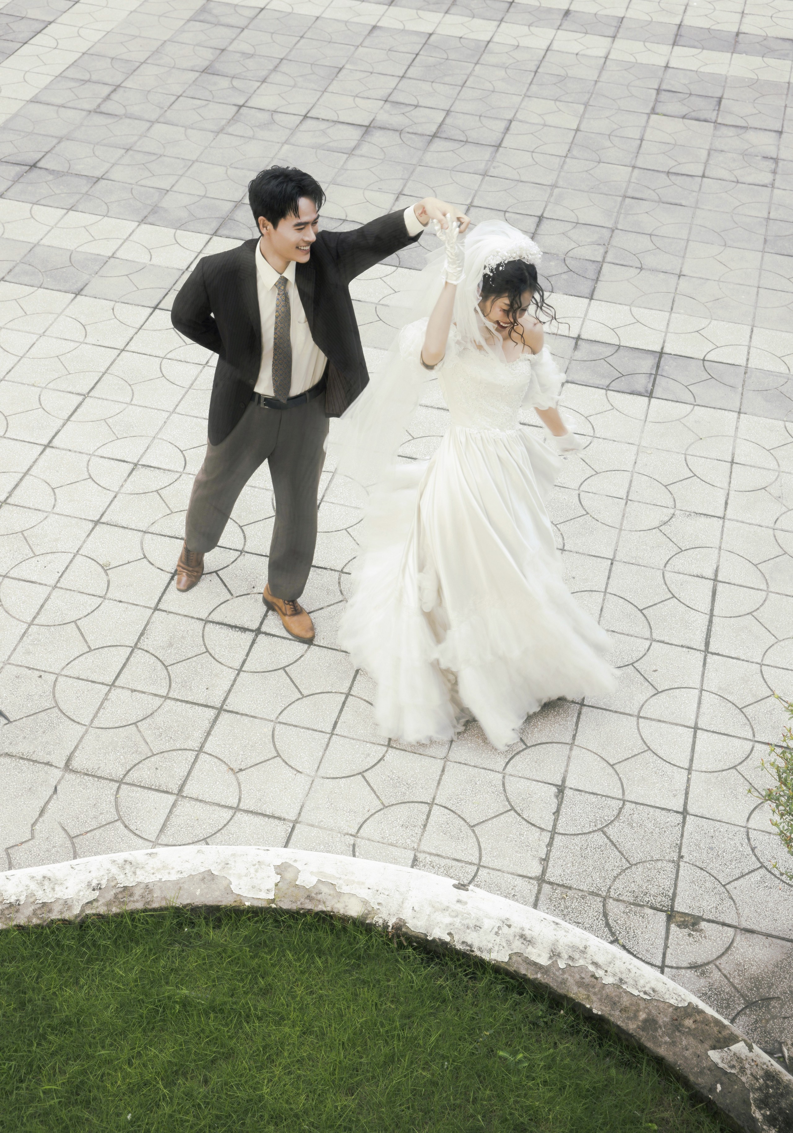 Sự thật về bộ ảnh cưới của diễn viên Lê Hạ Anh và bạn diễn - Ảnh 4.