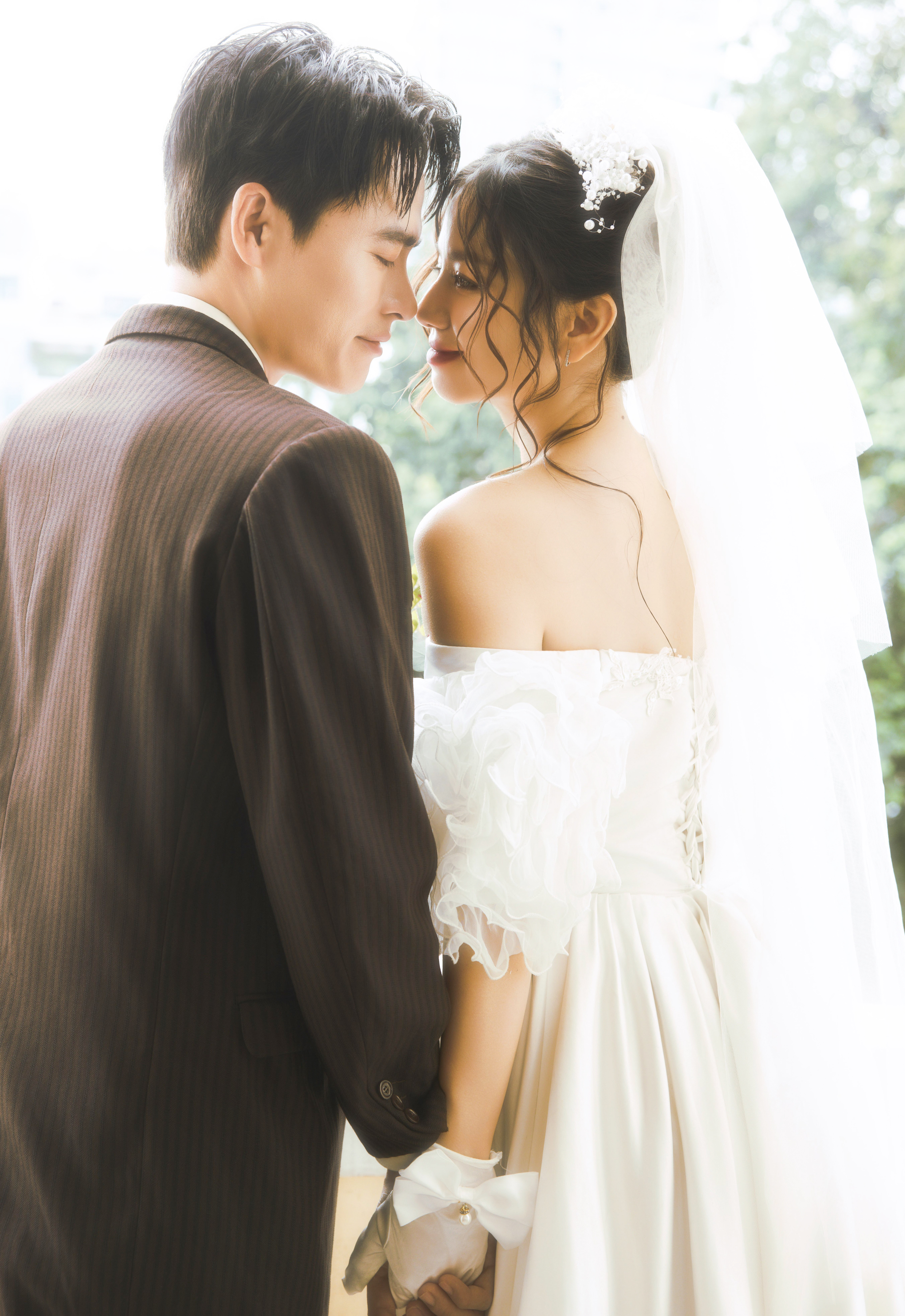 Sự thật về bộ ảnh cưới của diễn viên Lê Hạ Anh và bạn diễn - Ảnh 2.