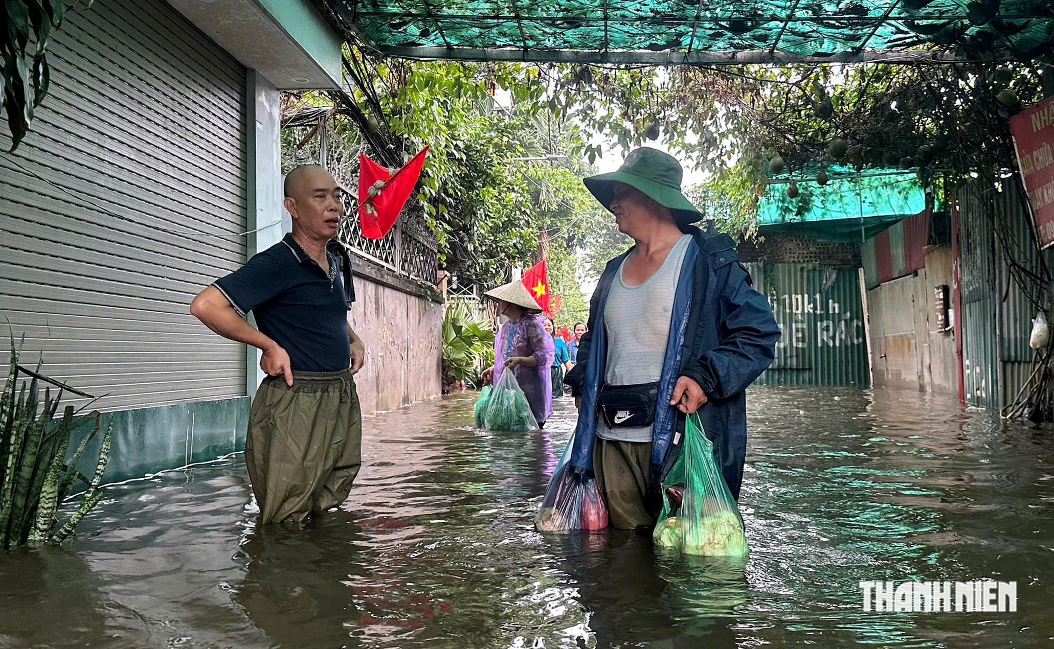 Khu d&acirc;n cư ở H&agrave; Nội ngập 3 ng&agrave;y, người d&acirc;n chật vật sinh hoạt- Ảnh 15.