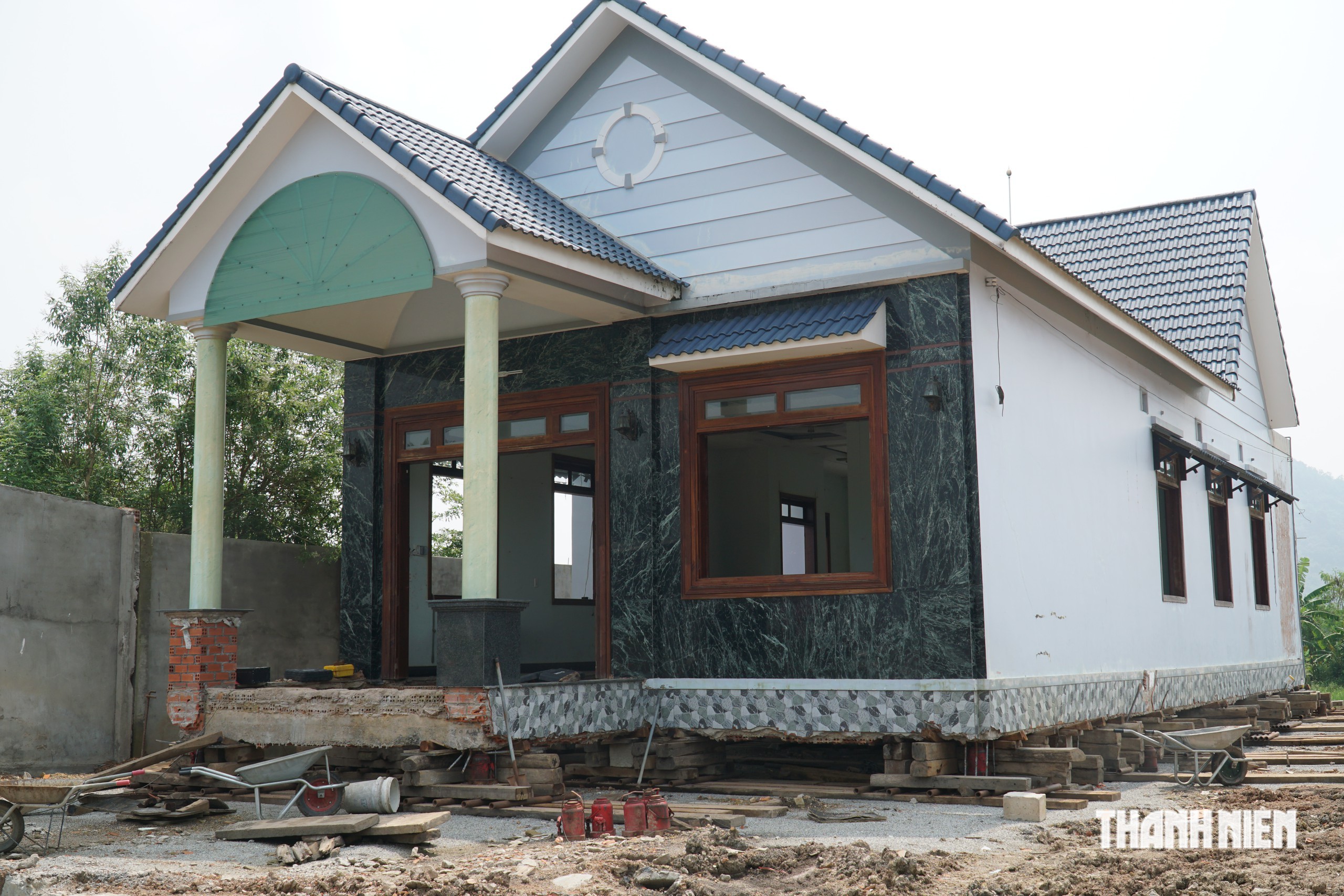 Chi hơn nữa tỉ đồng nhờ 'thần đèn' dời nhà, nhường mặt bằng xây đại lộ - Ảnh 2.