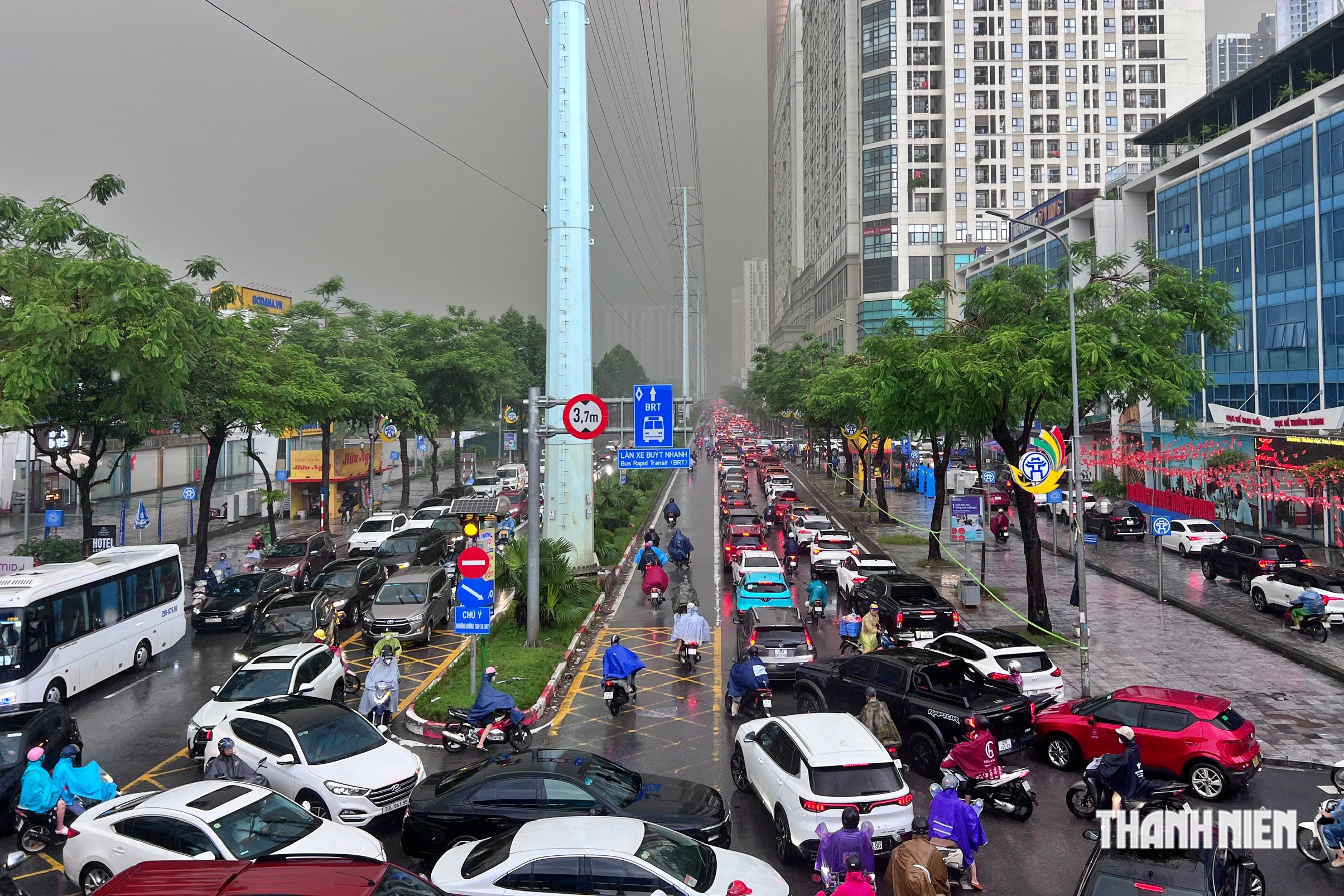 Hà Nội: Đường huyết mạch cạnh dự án chống ngập 600 tỉ 'vỡ trận' vì nước - Ảnh 13.