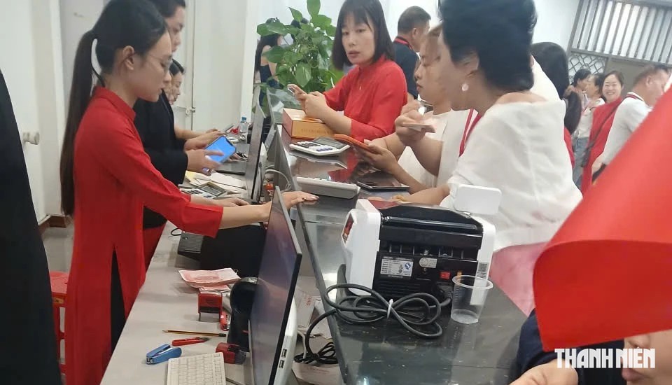 Theo dấu khách Trung Quốc vào những “phòng VIP” bán hàng trăm triệu đồng- Ảnh 10.