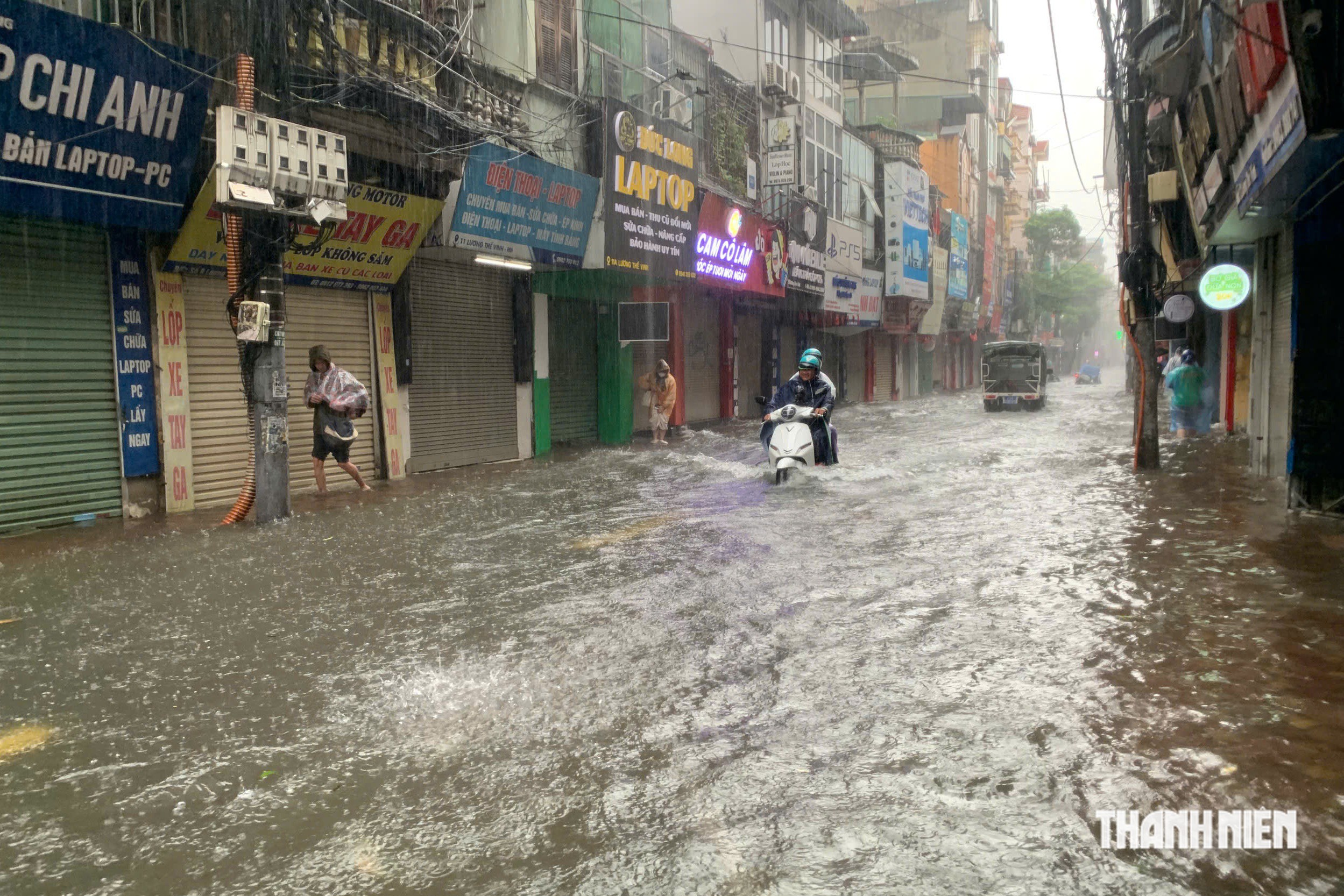 Hà Nội: Đường huyết mạch cạnh dự án chống ngập 600 tỉ 'vỡ trận' vì nước - Ảnh 15.
