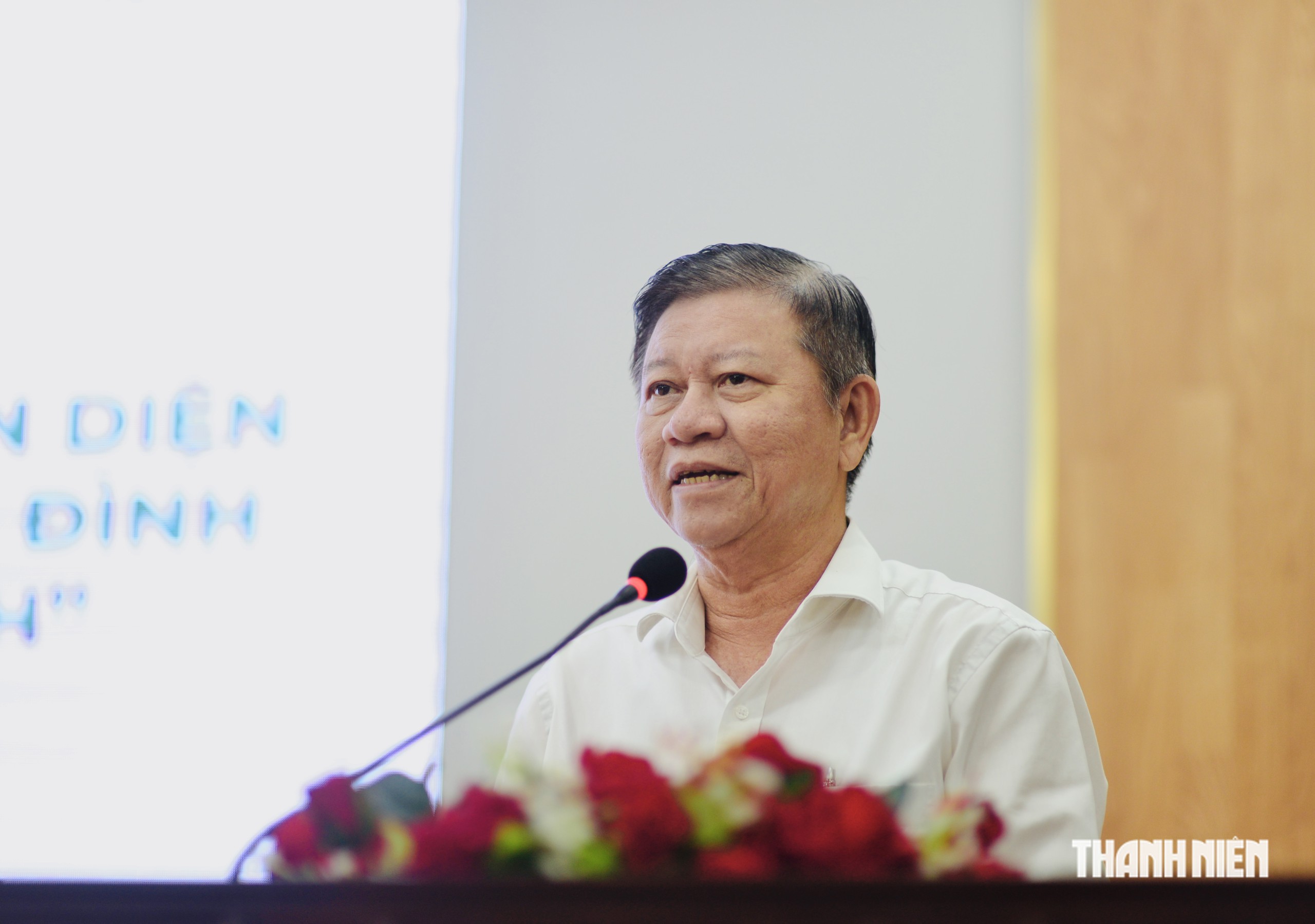'Muốn trẻ em ngồi yên, chỉ cần điện thoại, ti vi': Nỗi lo mới của cộng đồng - Ảnh 3.