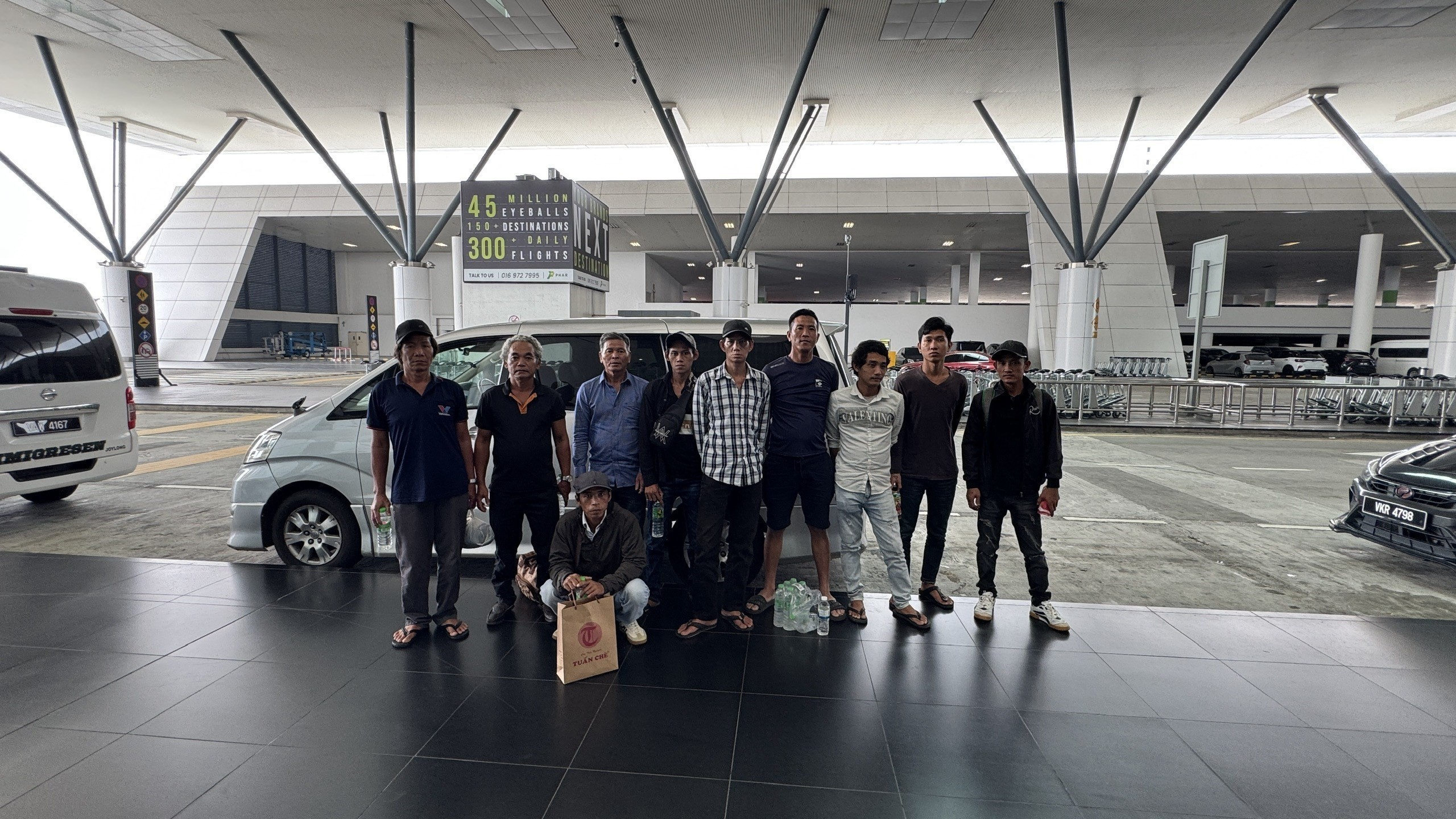Bộ Ngoại giao th&ocirc;ng tin về việc 10 c&ocirc;ng d&acirc;n Việt Nam được giải cứu tại Malaysia - Ảnh 1.