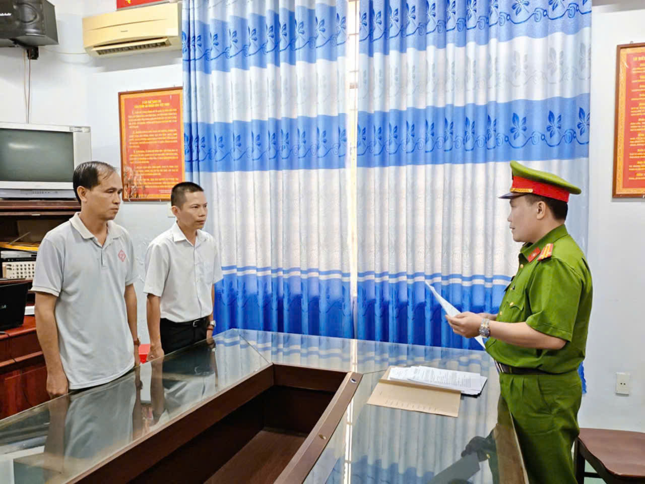 Công an tỉnh Vĩnh Long bắt phó giám đốc doanh nghiệp chôn chất thải trái phép- Ảnh 2.